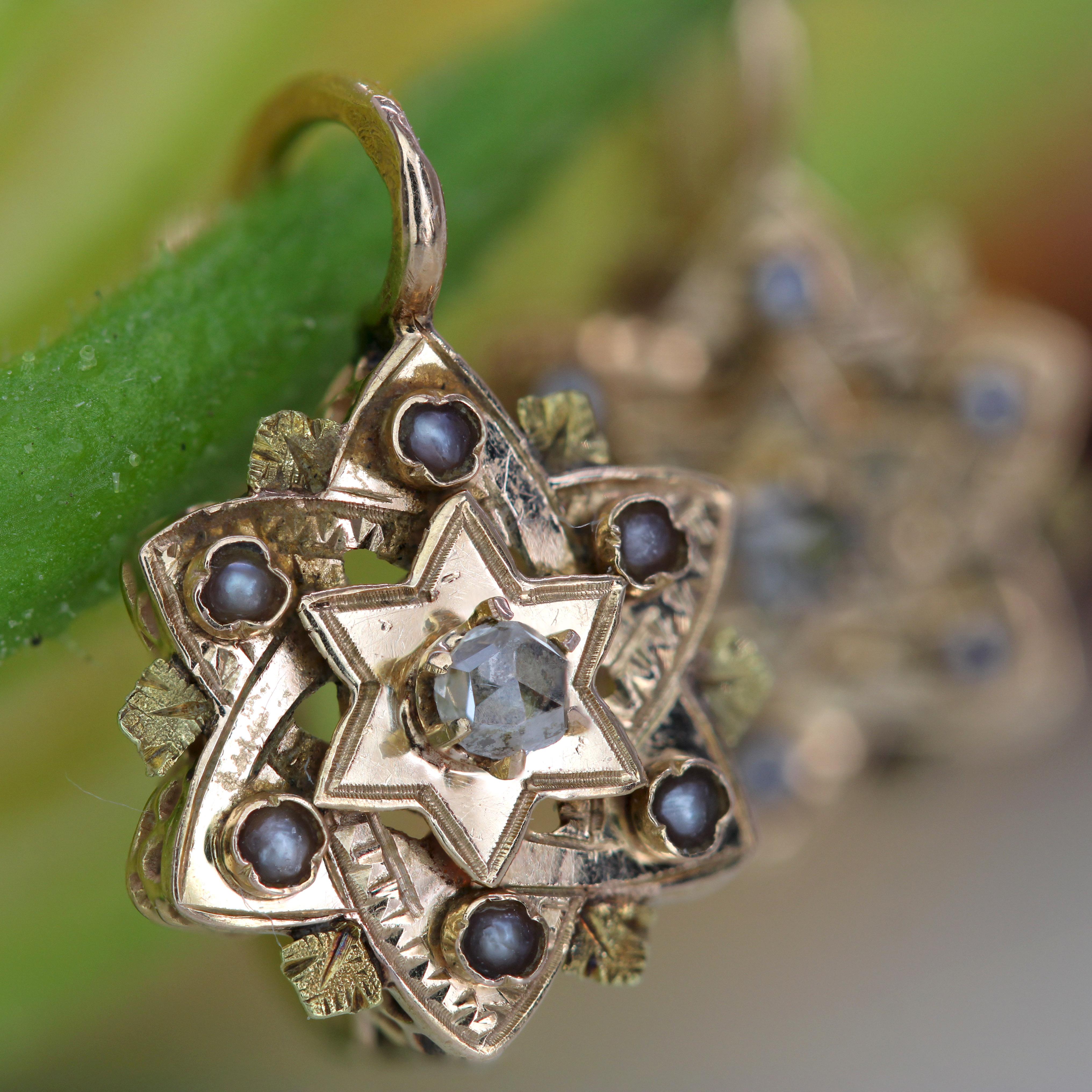Orecchini francesi del XX secolo con diamanti e perle fini in oro rosa 18 K. in vendita 2