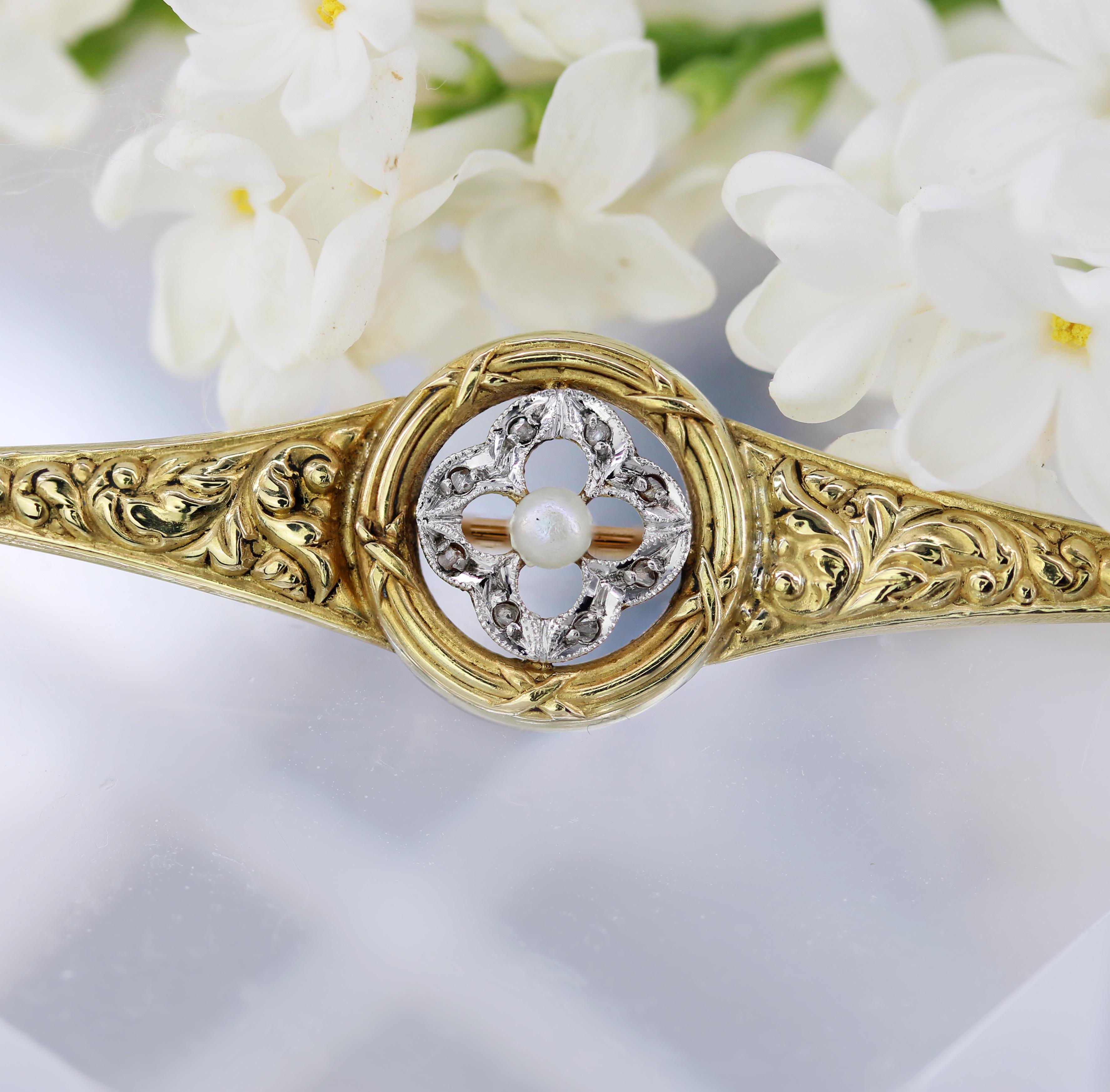 French 20th Century Fine Pearl Diamonds 18 Karat Yellow Gold Bar Brooch For Sale 1