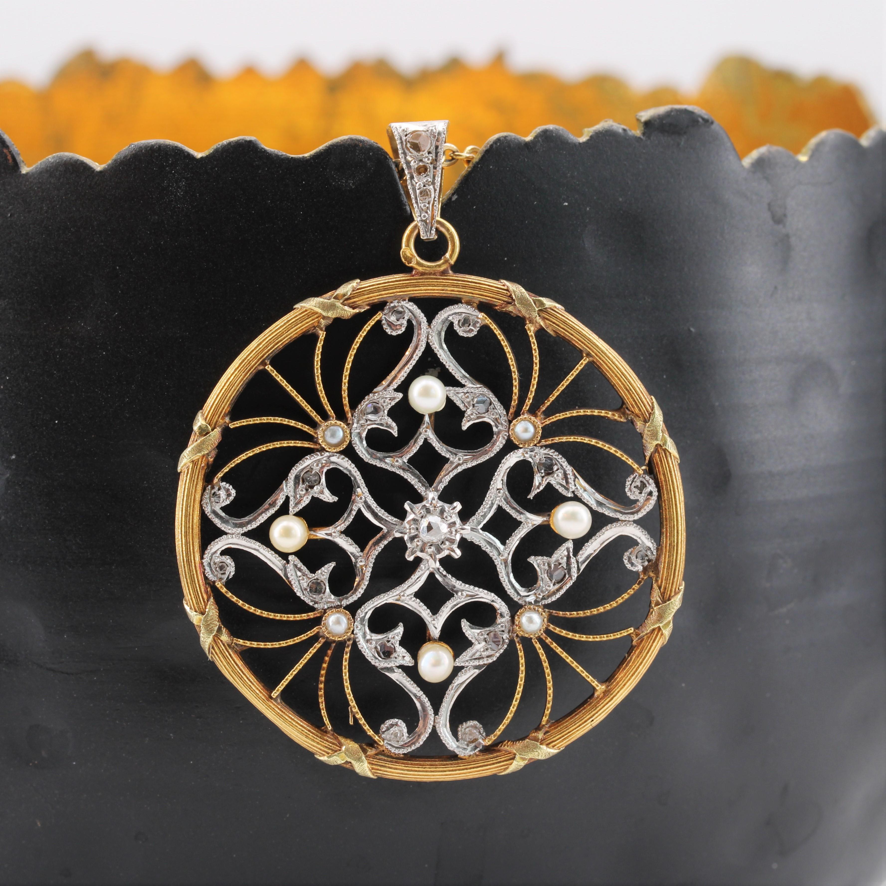 Belle Époque Pendentif en or jaune 18 carats et platine avec perles fines et diamants du 20e siècle en vente