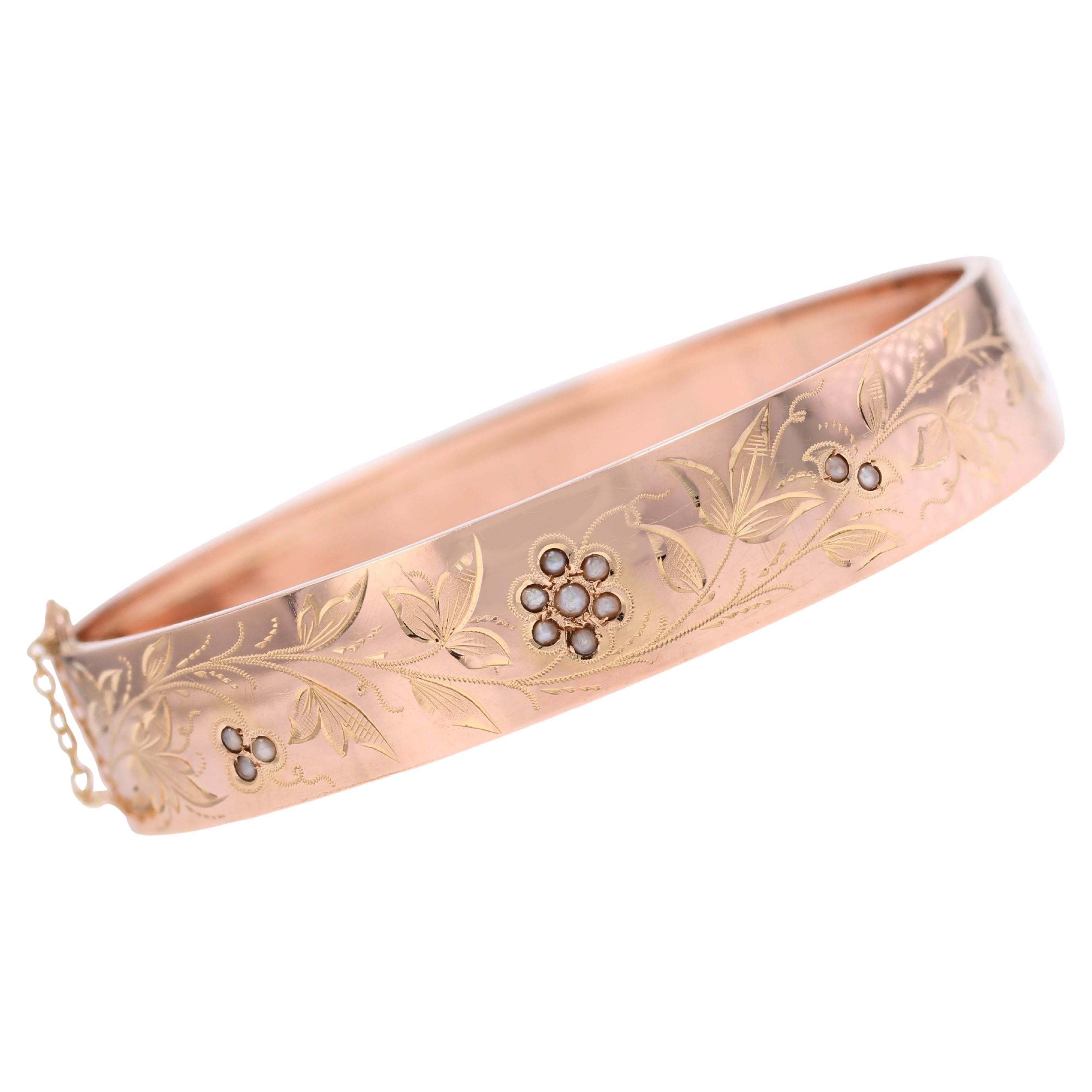 Bracciale francese del XX secolo con motivo floreale di perle fini in oro rosa 18 carati in vendita