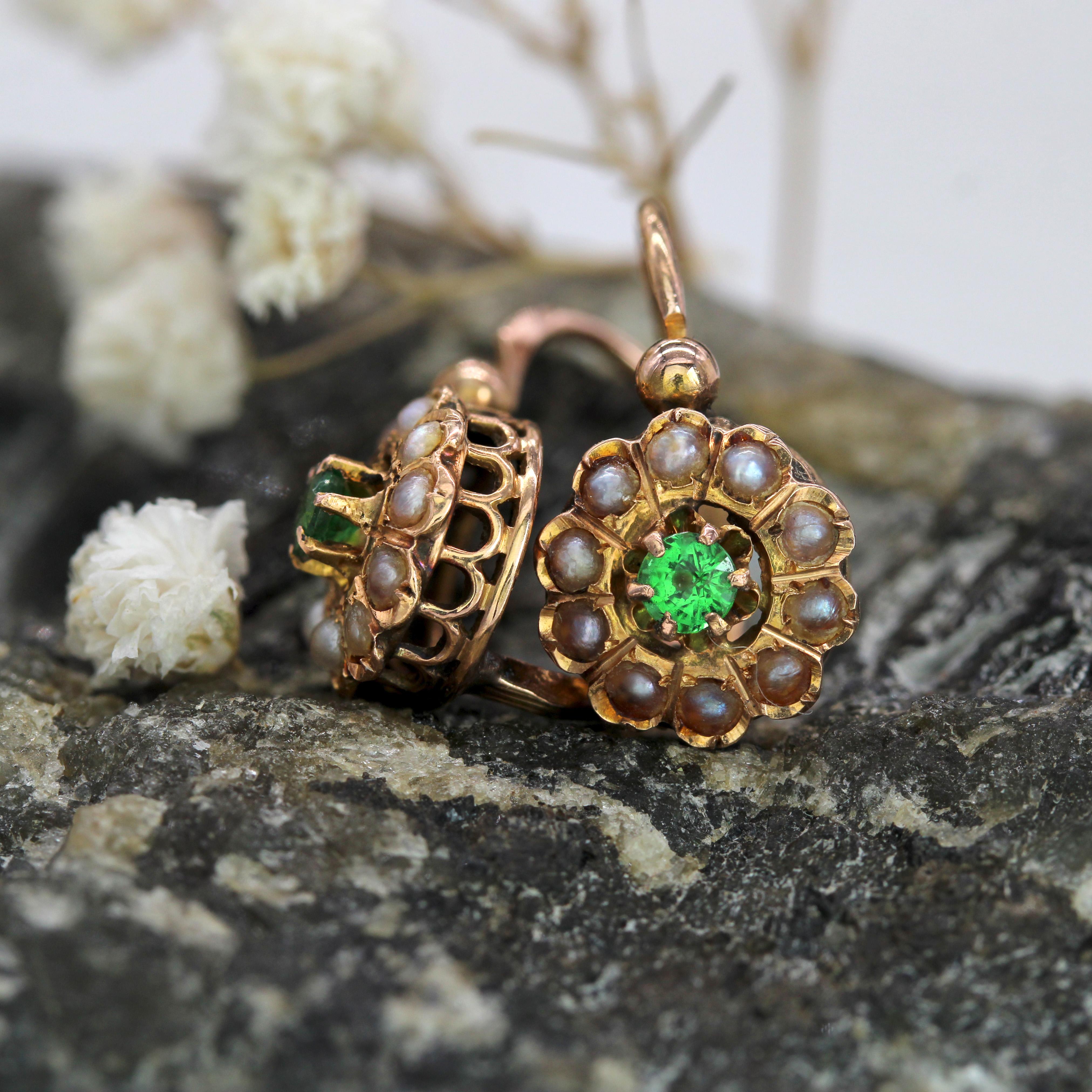 Donna Orecchini a leva in oro rosa 18 K.K. con perle fini del XX secolo francese in vendita