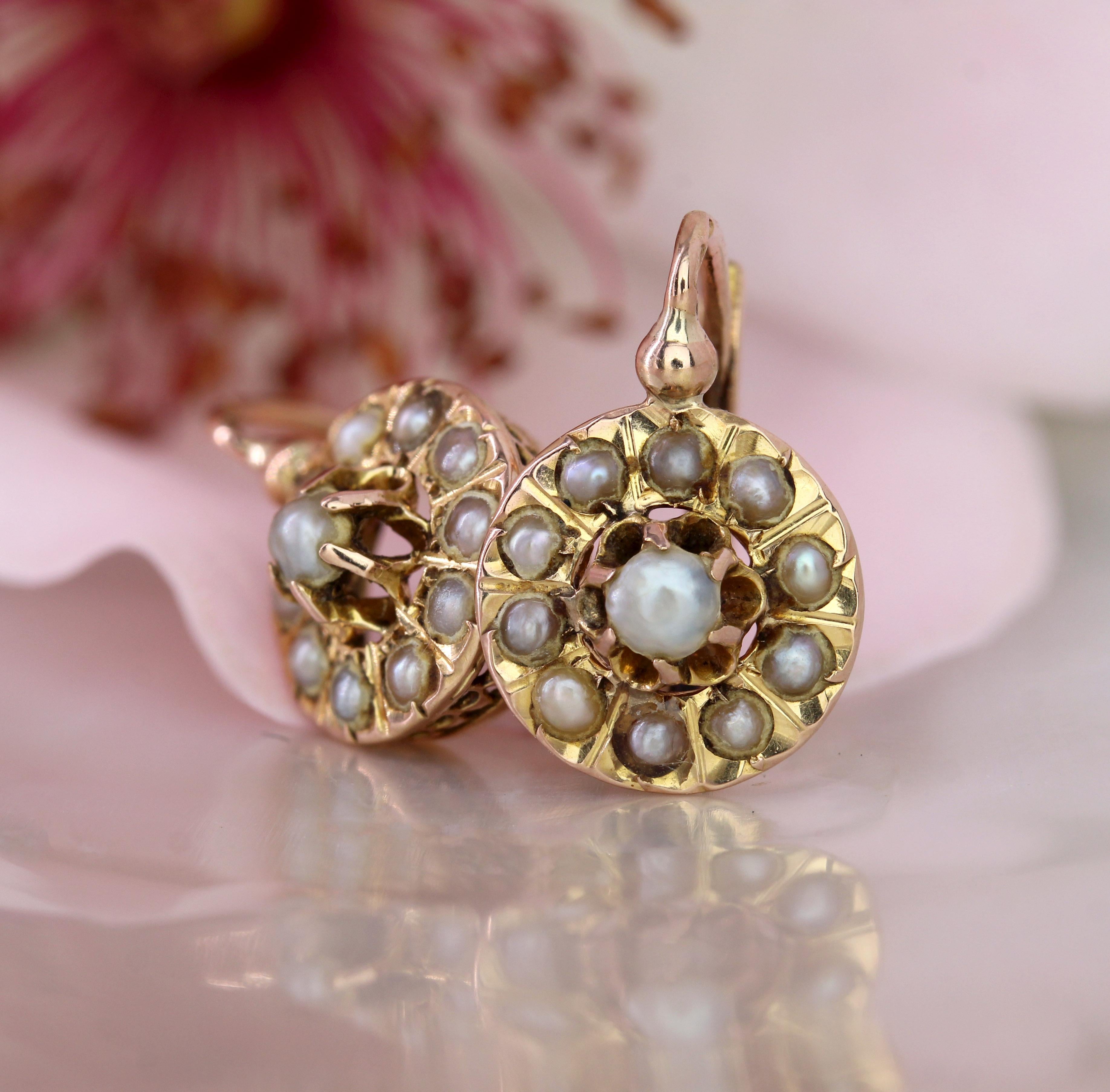 Pendientes de palanca de oro rosa de 18 quilates con perlas finas francesas del siglo XX en venta 2