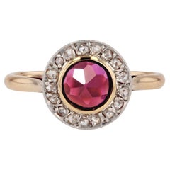French 20th Century Garnet Diamonds 18 Karat Yellow Gold Platinum Ring