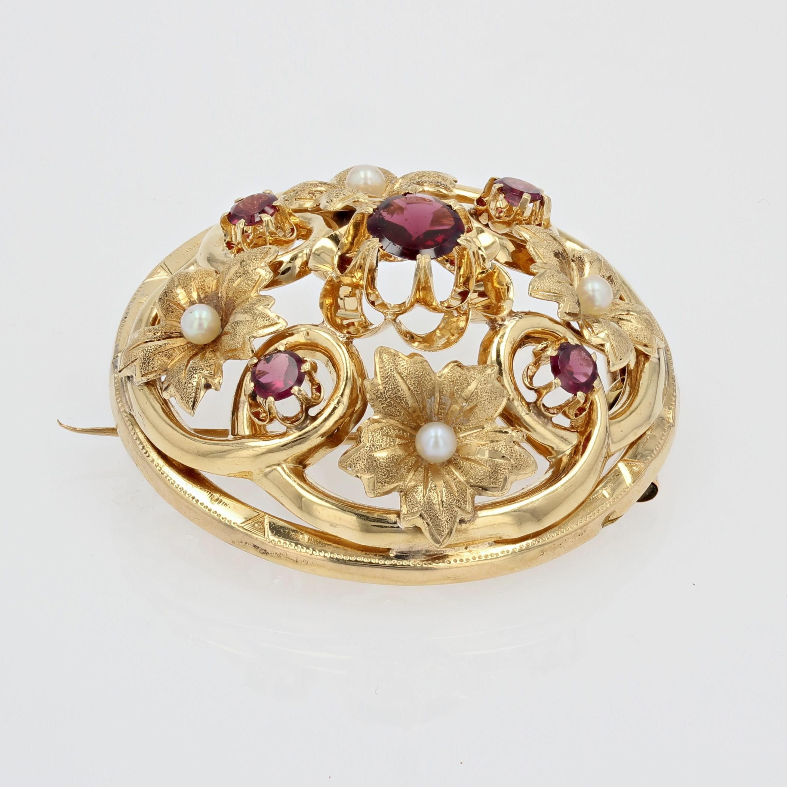 French, 20th Century Garnet Fine Pearl 18 Karat Yellow Gold Brooch In Fair Condition For Sale In Poitiers, FR