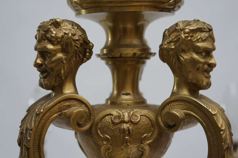 Französischer antiker Mazarin-Kronleuchter aus vergoldeter Bronze des 20. Jahrhunderts mit sechs Leuchten im Angebot 2