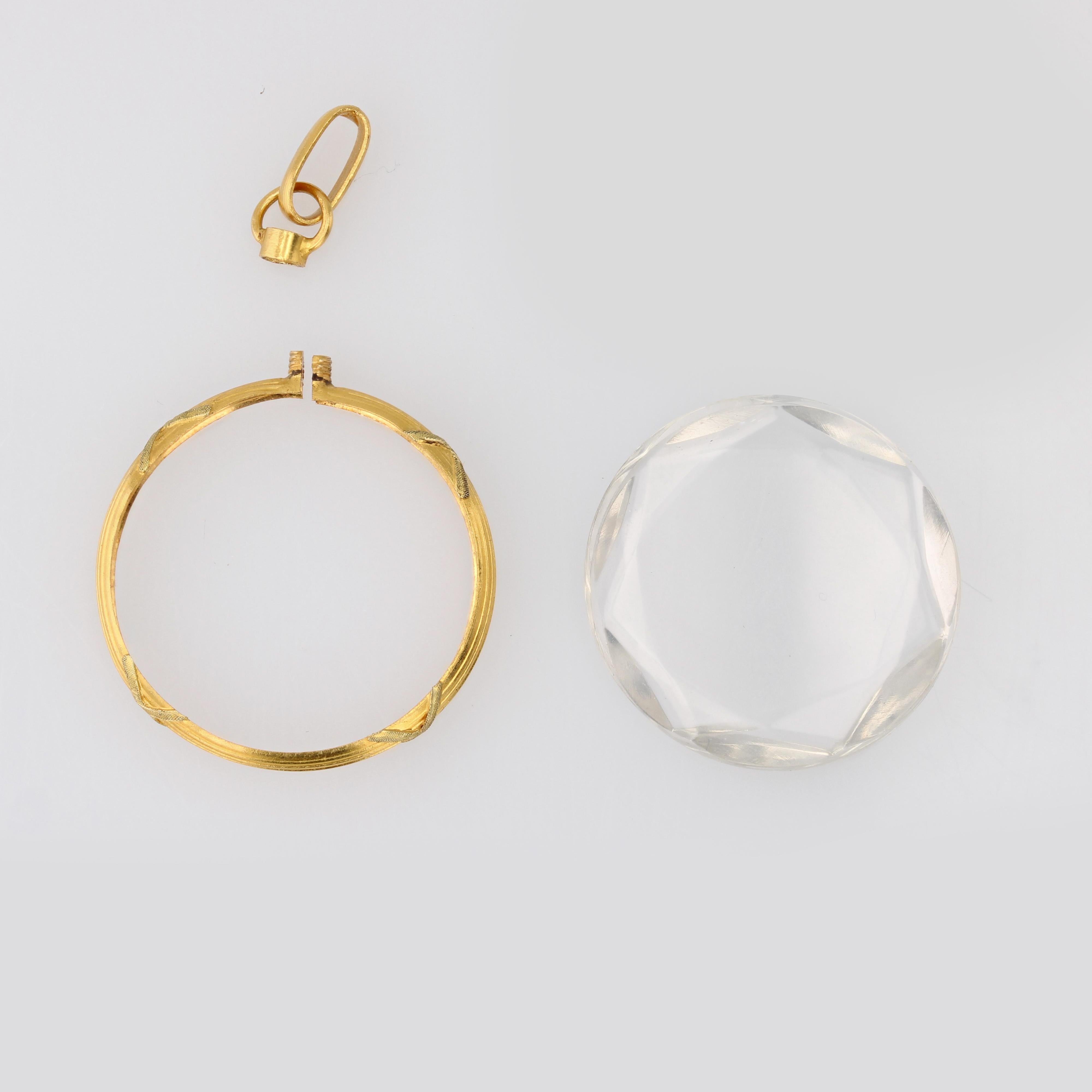 Belle Époque Pendentif médaillon français du 20e siècle en verre et or jaune 18 carats en vente