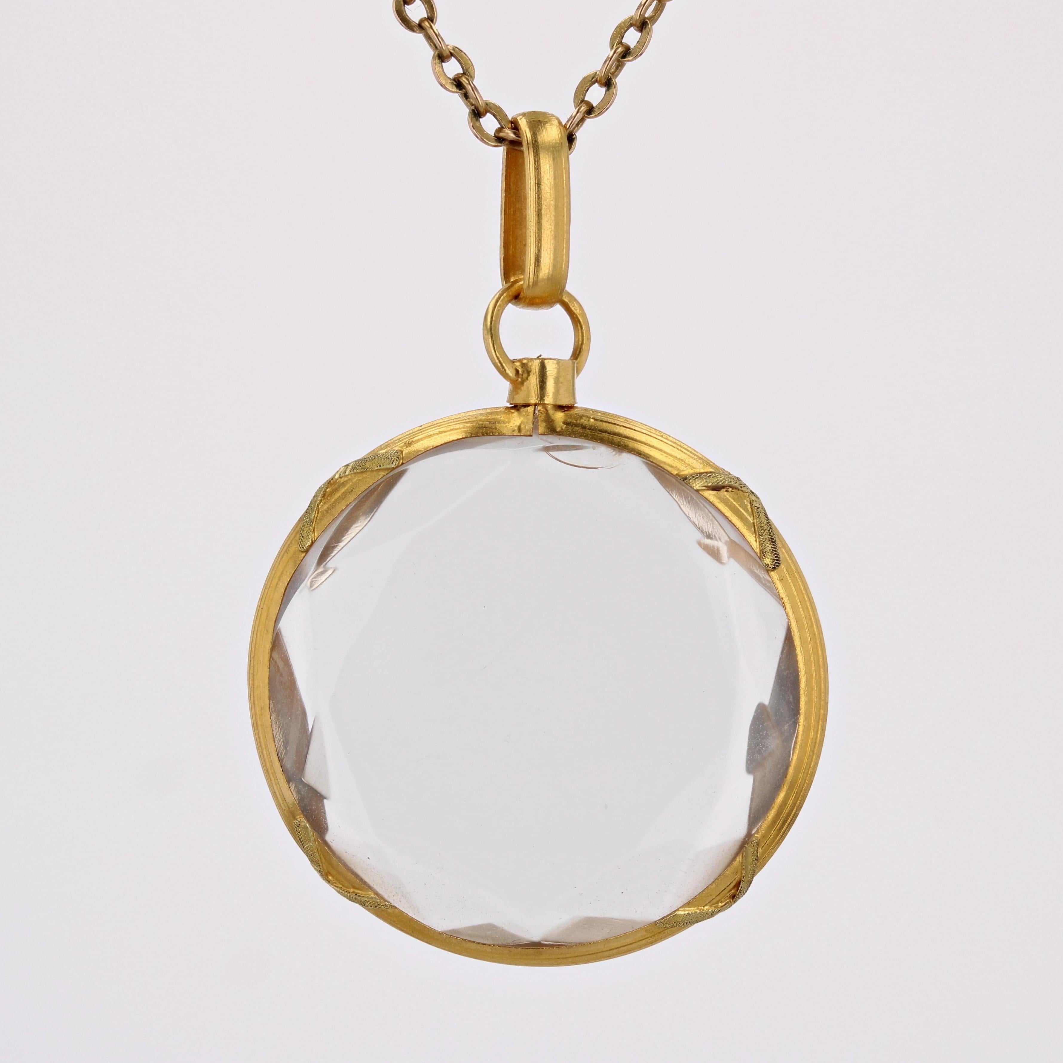 Pendentif médaillon français du 20e siècle en verre et or jaune 18 carats en vente 4