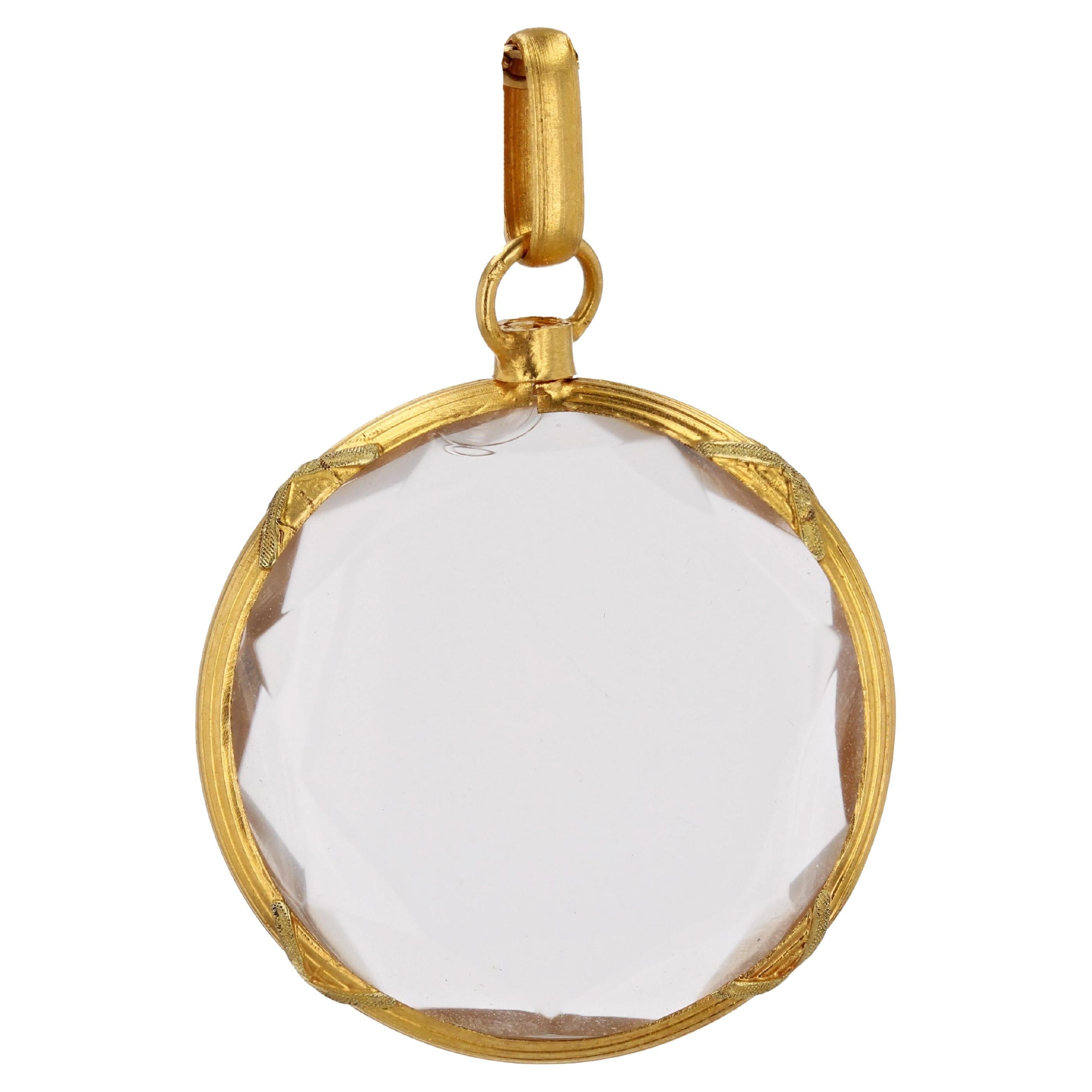 Pendentif médaillon français du 20e siècle en verre et or jaune 18 carats