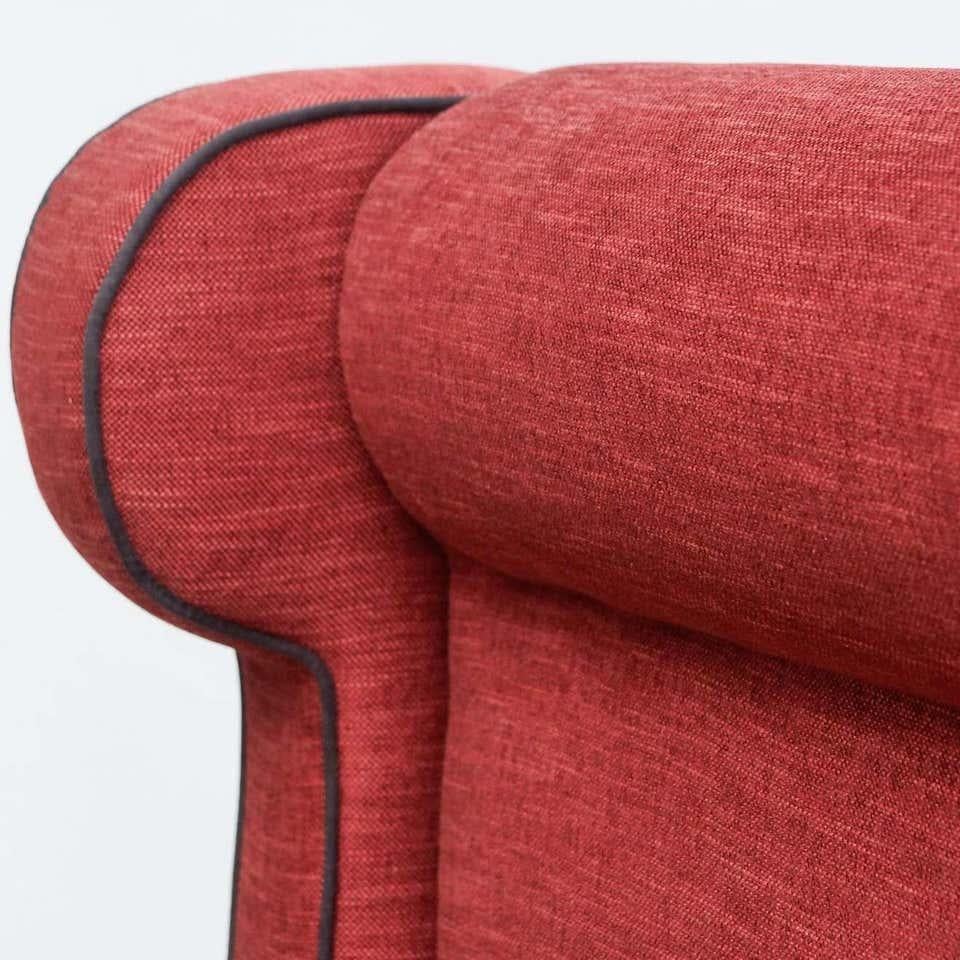 Französisches Sofa mit hoher Rückenlehne des 20. Jahrhunderts, Stoffpolsterung im Angebot 7