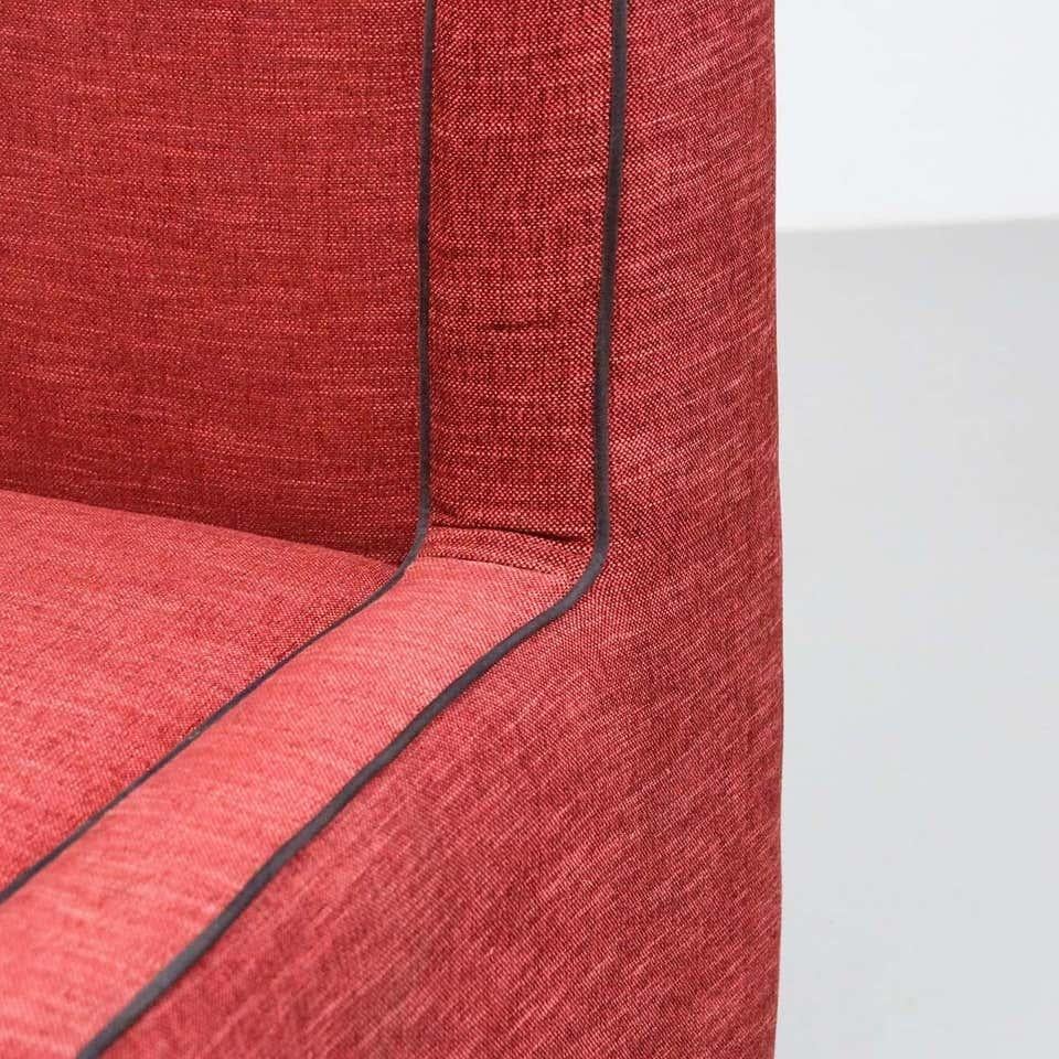 Französisches Sofa mit hoher Rückenlehne des 20. Jahrhunderts, Stoffpolsterung im Angebot 3