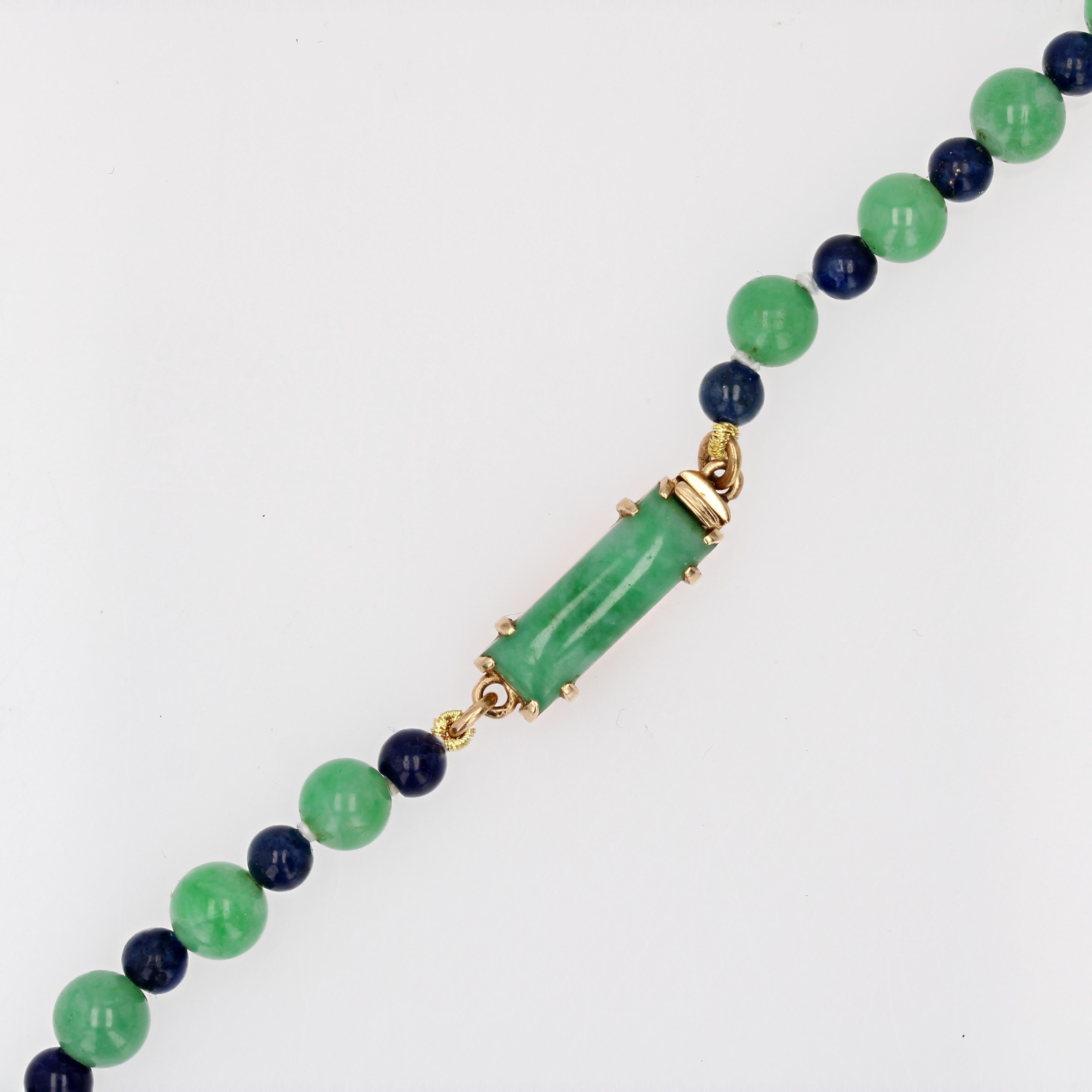 Französisch 20. Jahrhundert Jade Sodalith Perlen 18 Karat Rose Gold Verschluss Halskette im Angebot 6