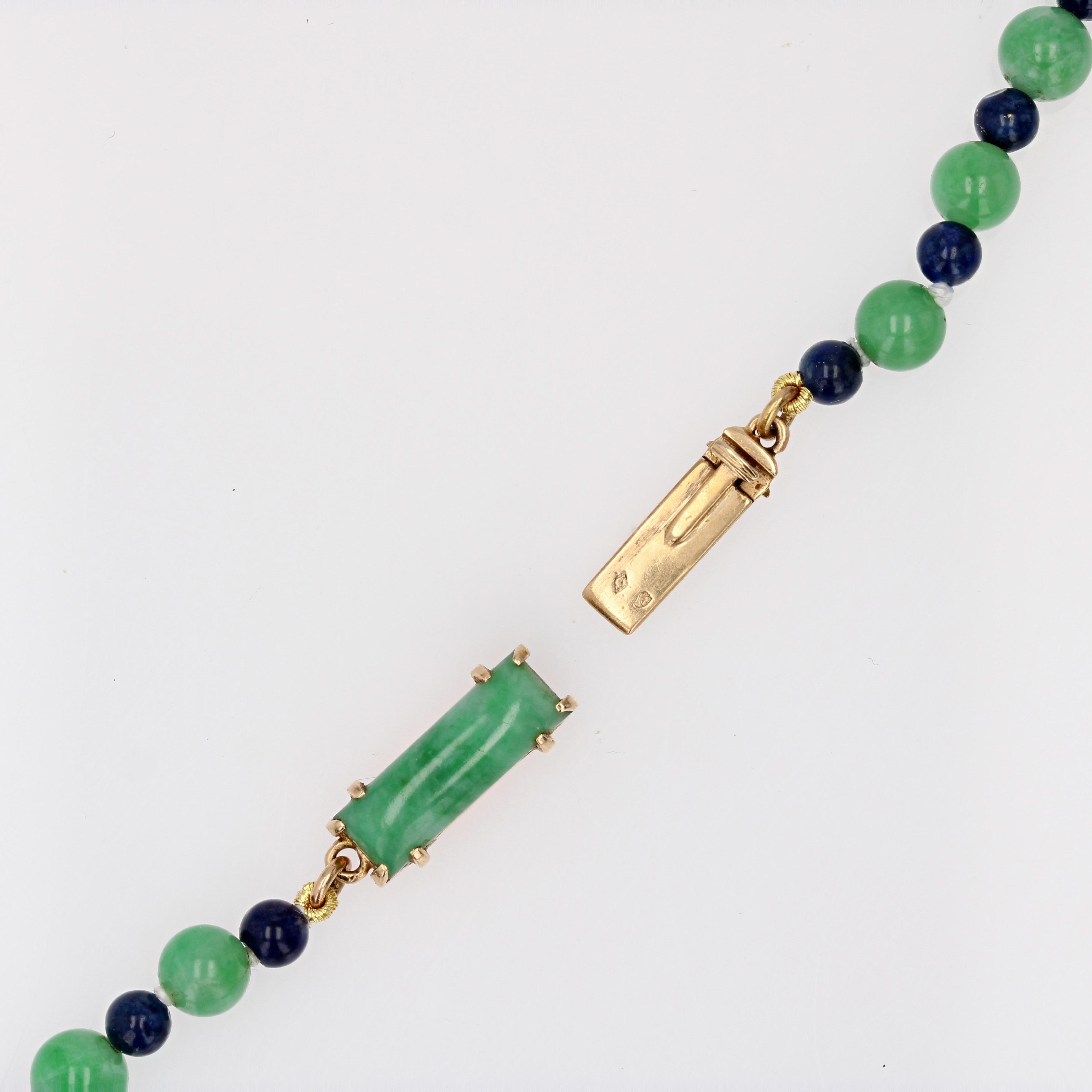Französisch 20. Jahrhundert Jade Sodalith Perlen 18 Karat Rose Gold Verschluss Halskette im Angebot 7