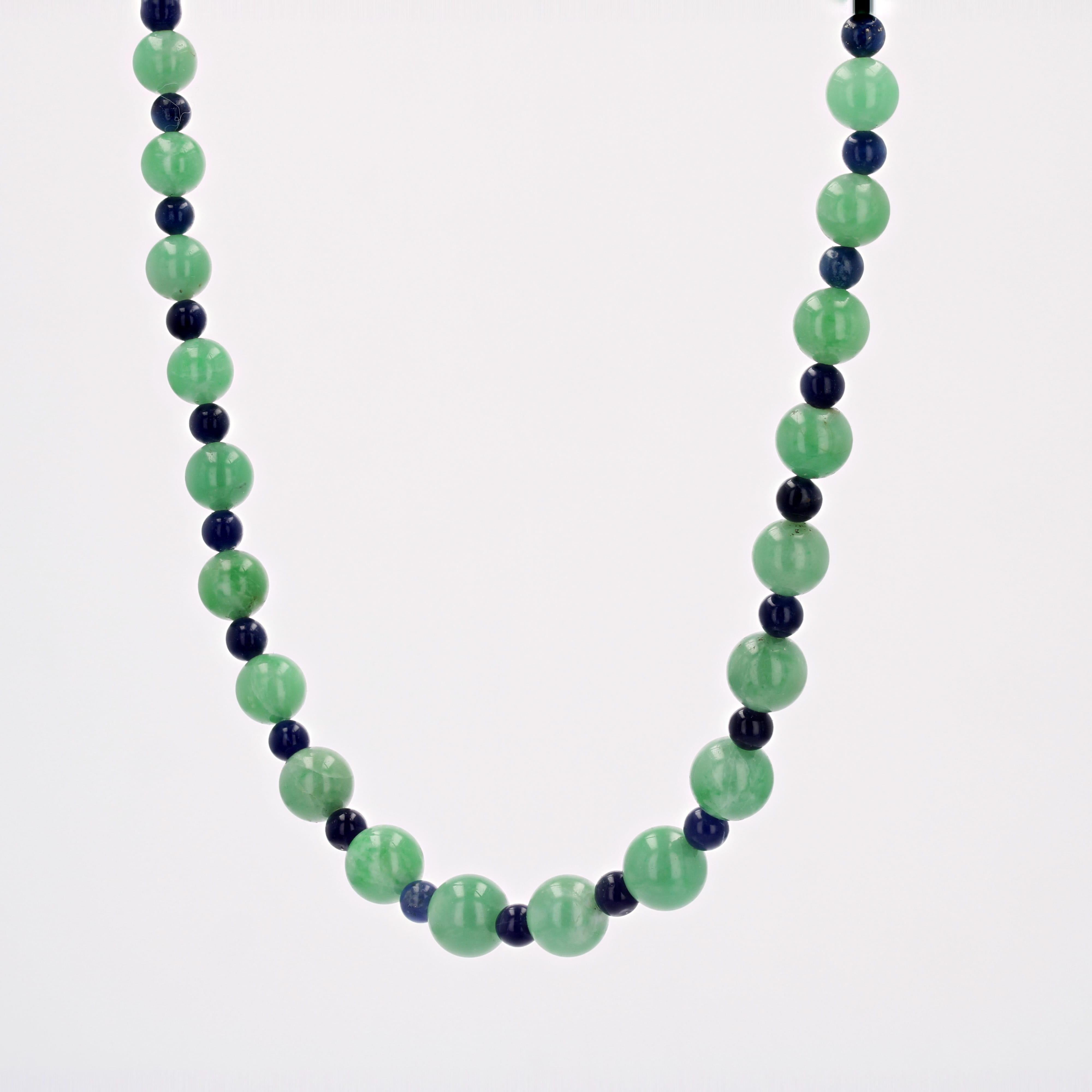Französisch 20. Jahrhundert Jade Sodalith Perlen 18 Karat Rose Gold Verschluss Halskette Damen im Angebot