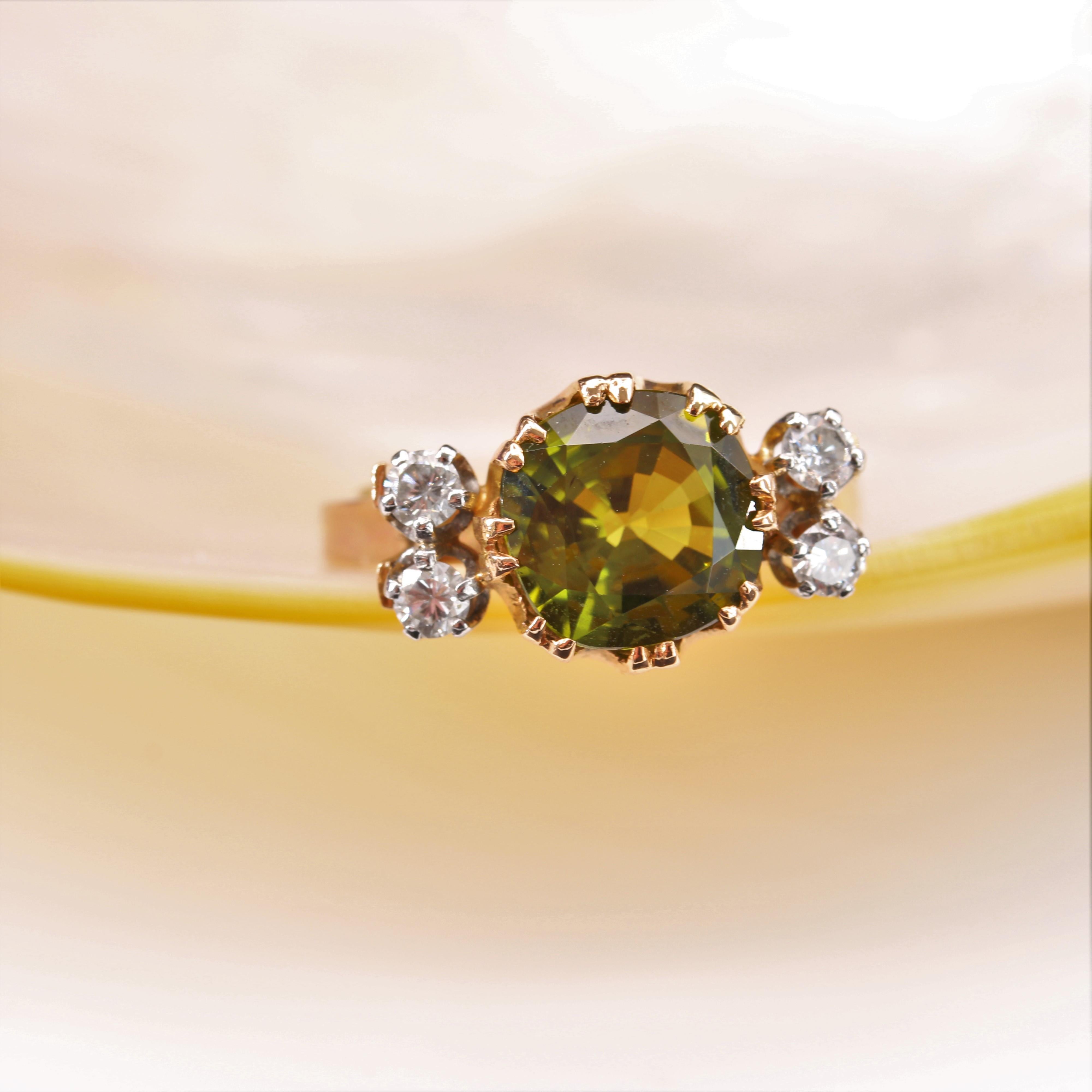 Belle Époque French 20th Century Joseph Legrand Peridot Diamonds 18 Karat Yellow Gold Ring For Sale