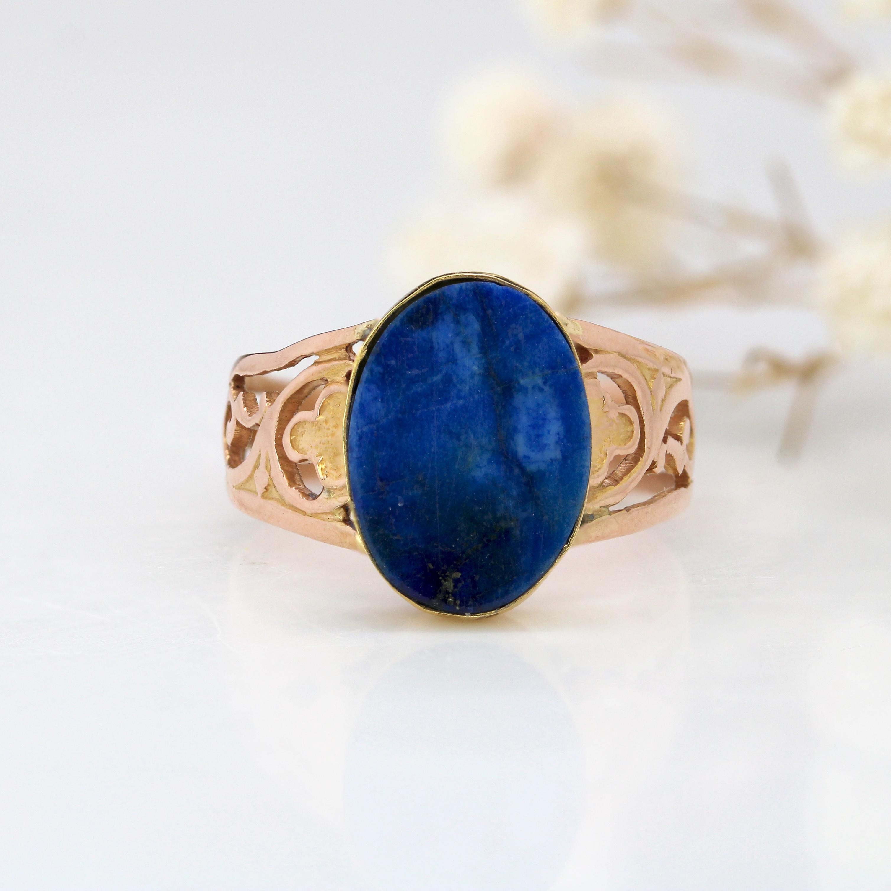 Belle Époque Anello con firma in oro rosa 18 carati con lapislazzuli del XX secolo francese in vendita