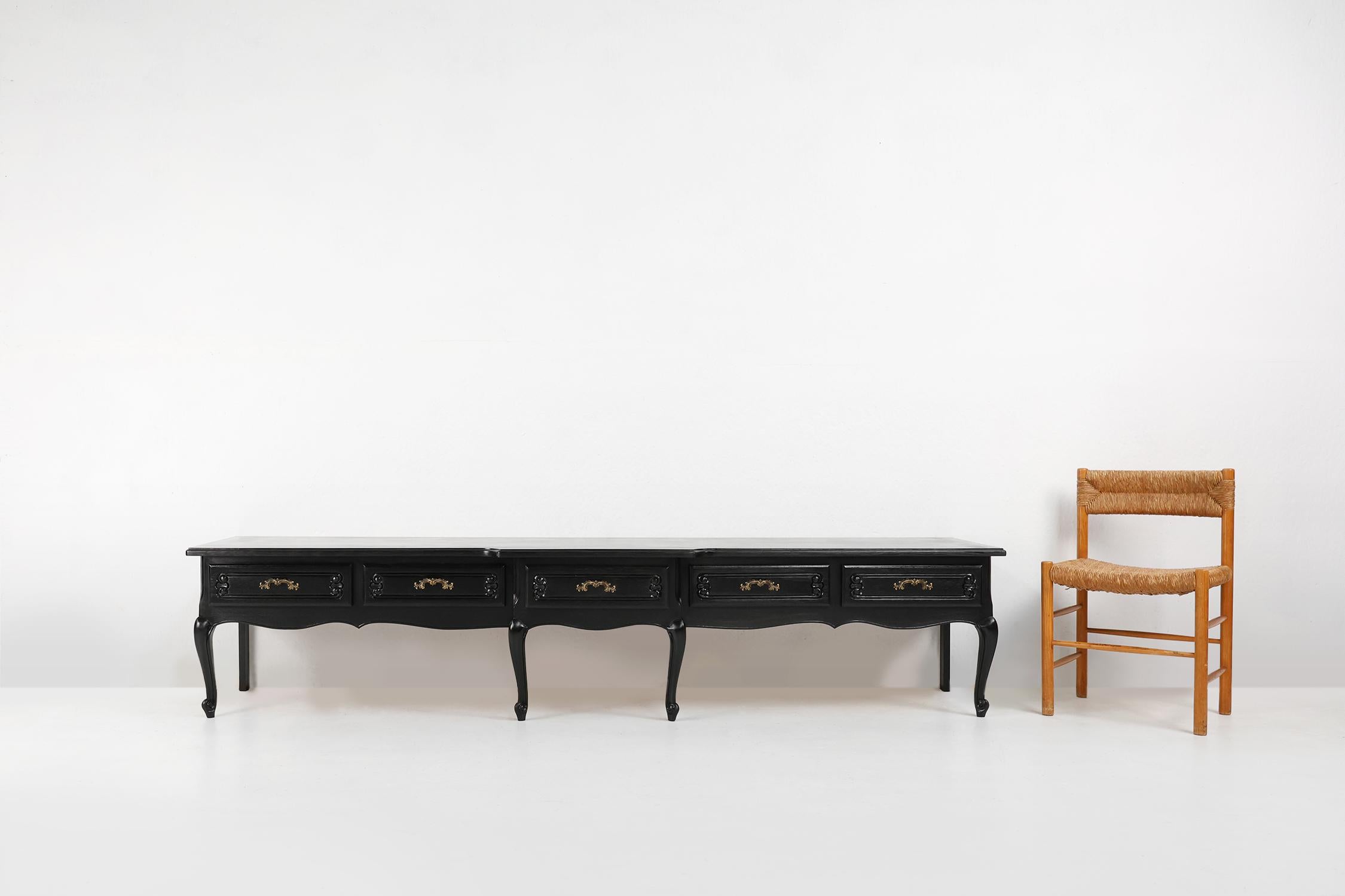 Credenza bassa francese del XX secolo in stile Luigi XV in nero in vendita 3
