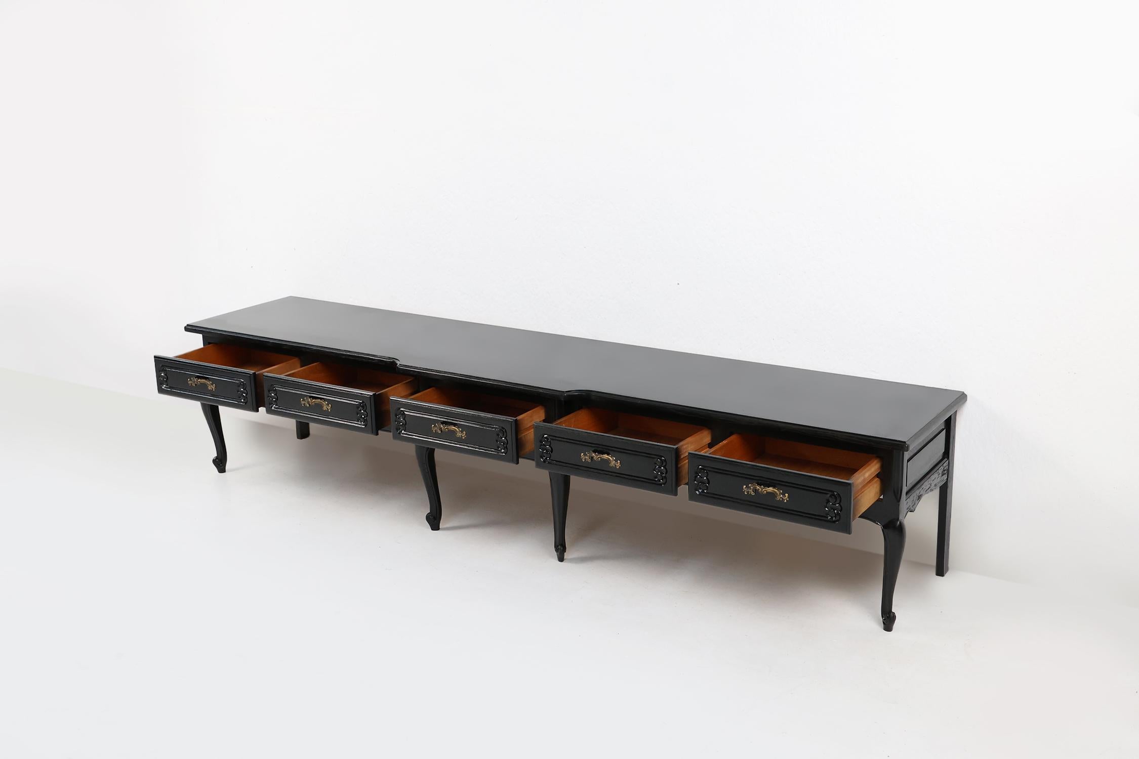 Credenza bassa francese del XX secolo in stile Luigi XV in nero In condizioni buone in vendita a Meulebeke, BE