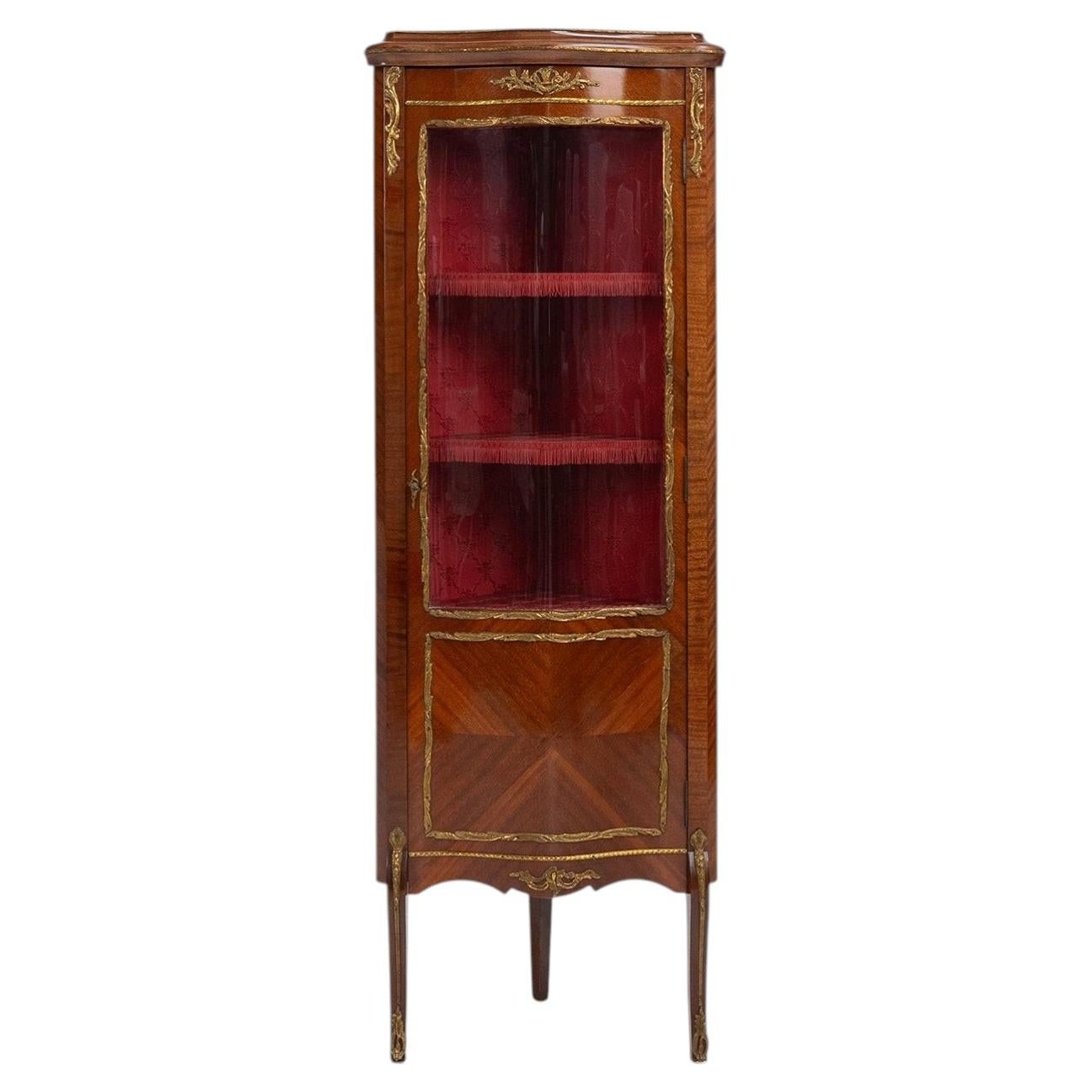 French 20th Century Louis XV style corner display cabinet with arched glass For Sale
