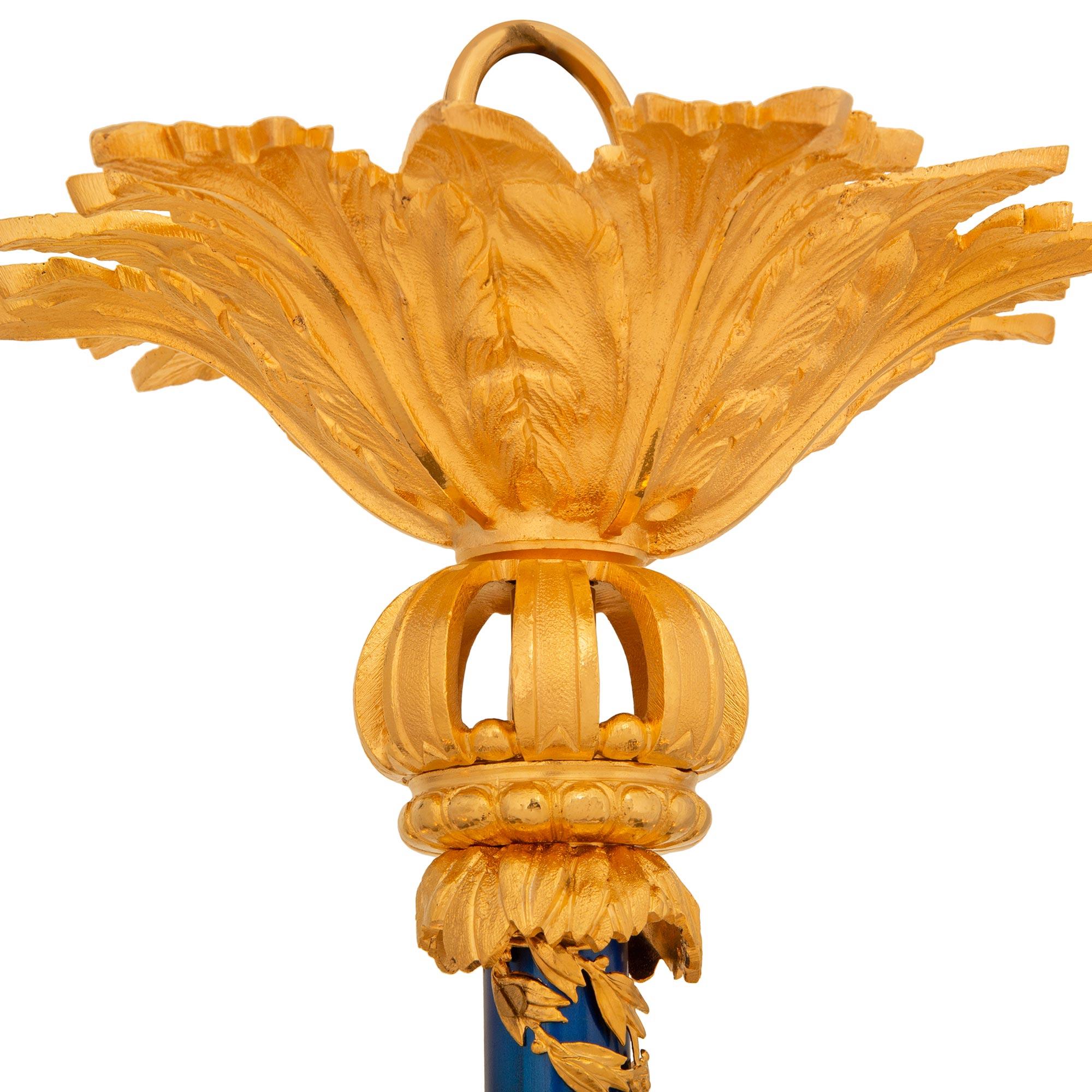 Lampadario francese del XX secolo Luigi XVI in ormolu e bronzo, dopo Gouthiere In condizioni buone in vendita a West Palm Beach, FL
