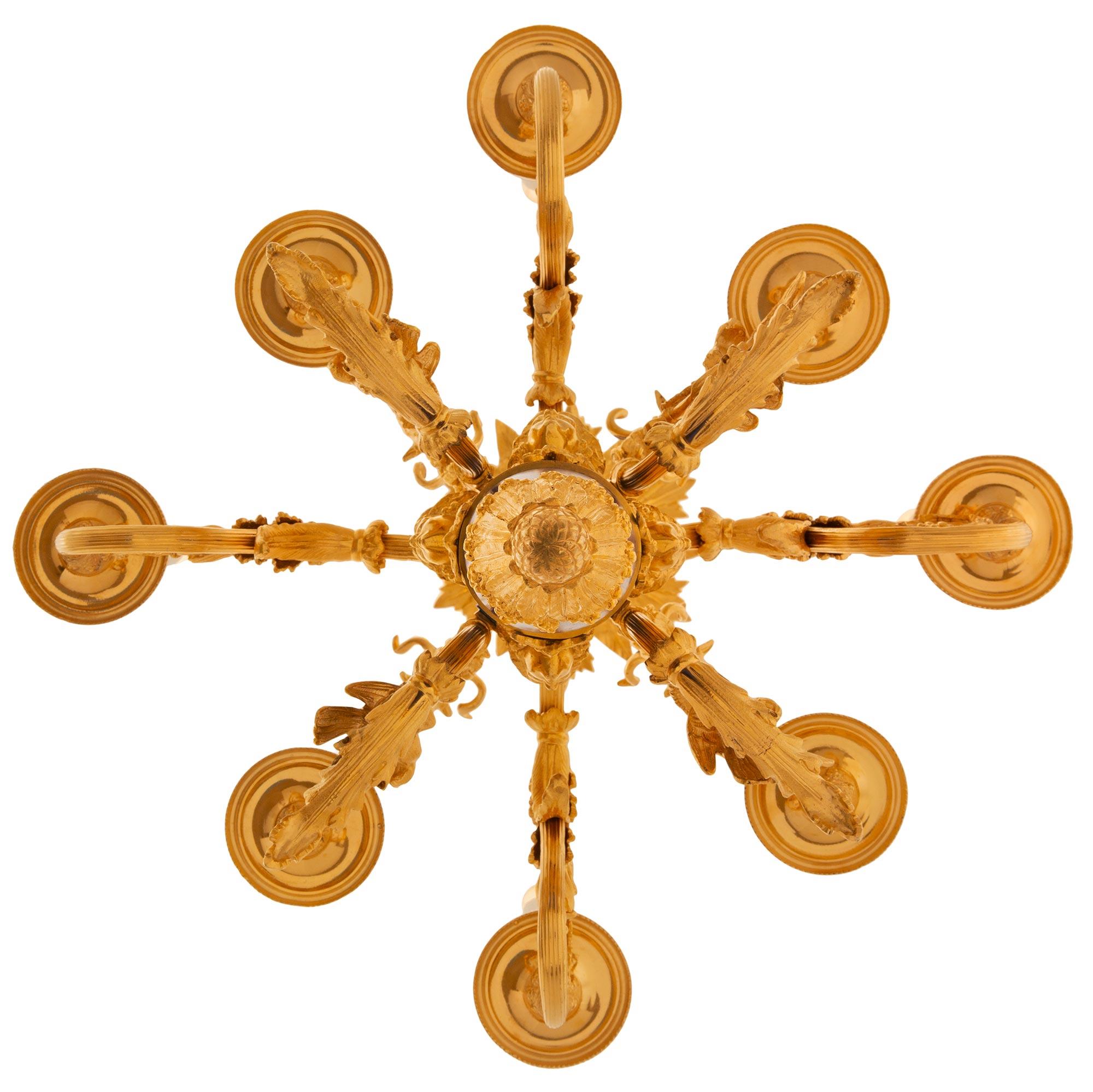 Lampadario francese del XX secolo Luigi XVI in ormolu e bronzo, dopo Gouthiere in vendita 3