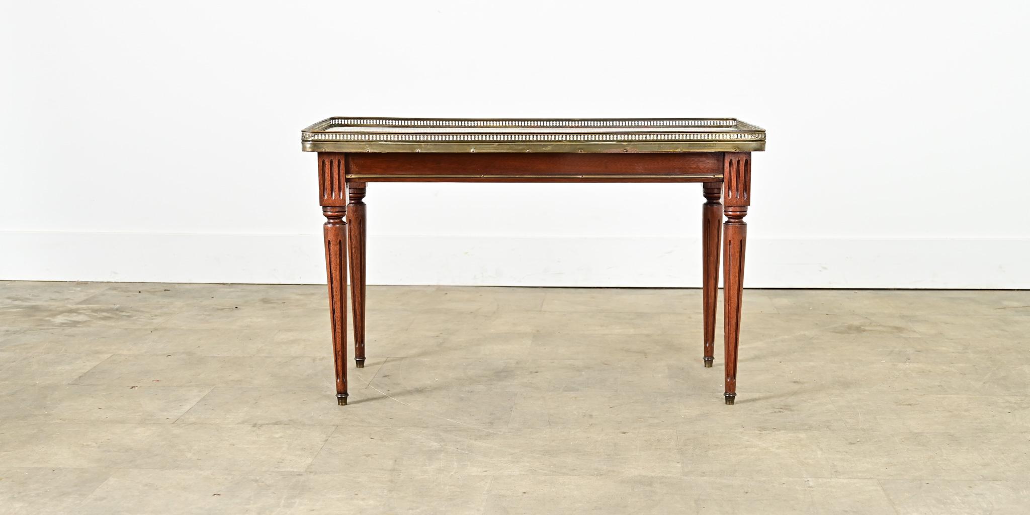 Table basse française du 20ème siècle de style Louis XVI en vente 1