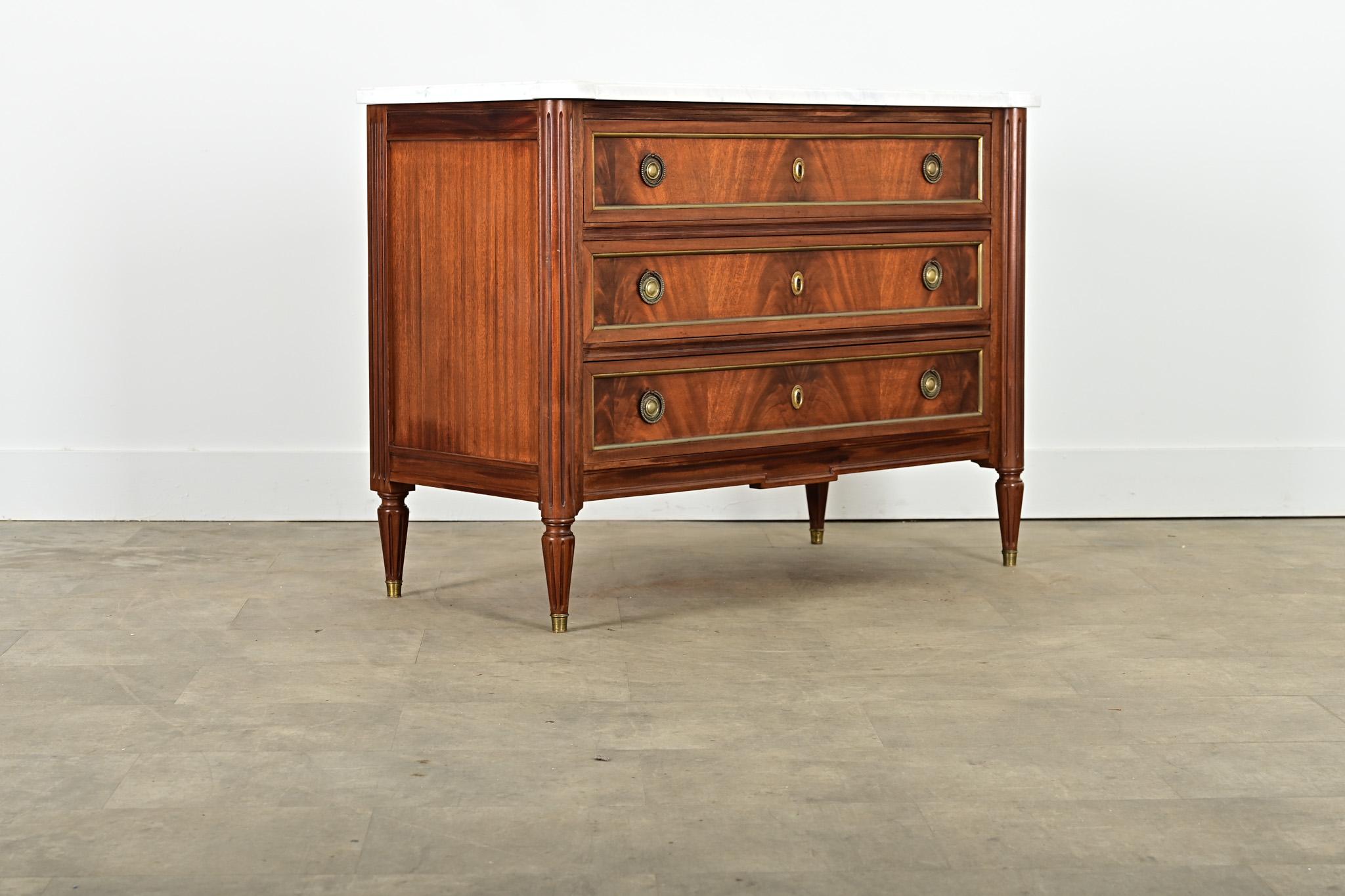 French 20th Century Louis XVI Style Commode For Sale 3