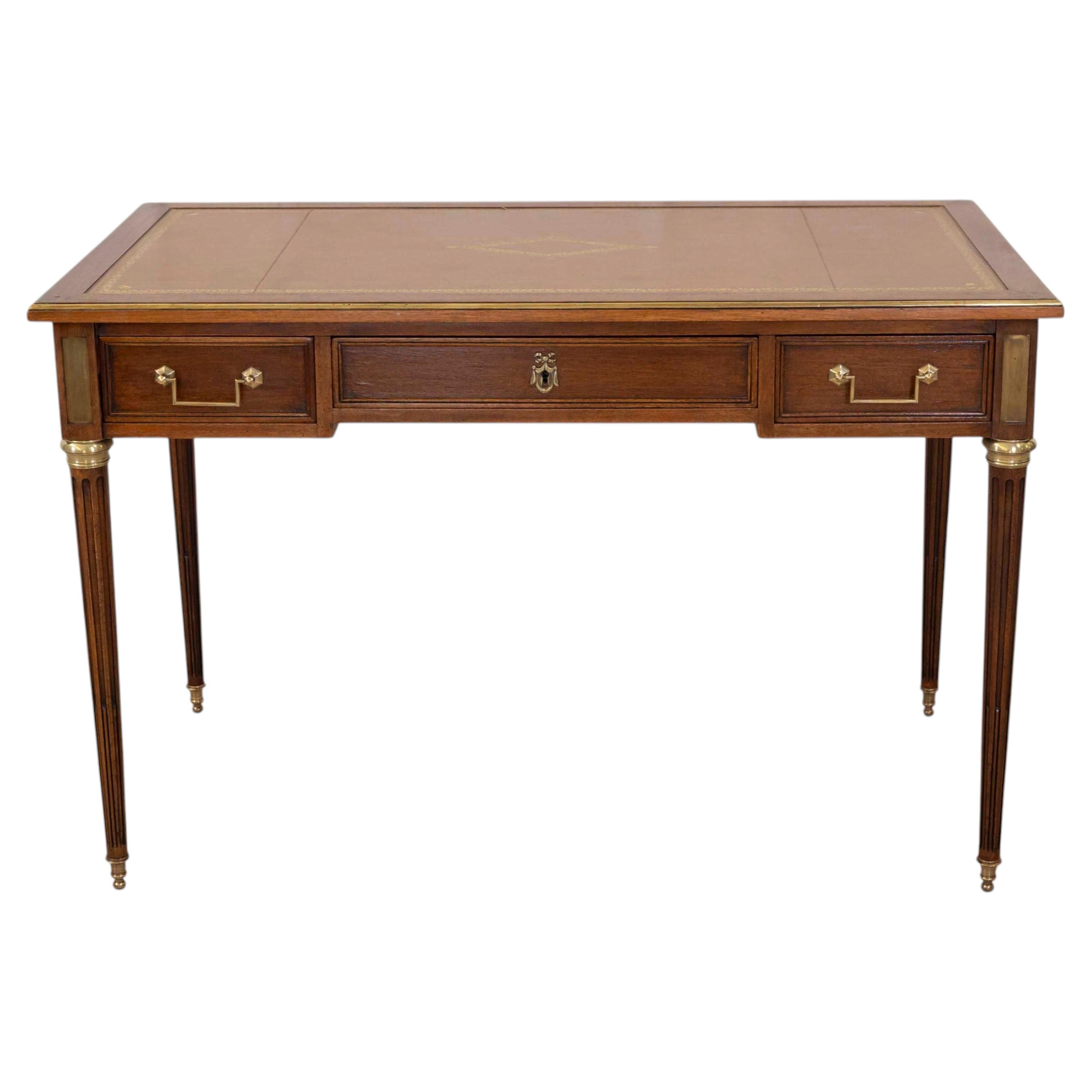 Bureau plat français du XXe siècle, de style Louis XVI en vente