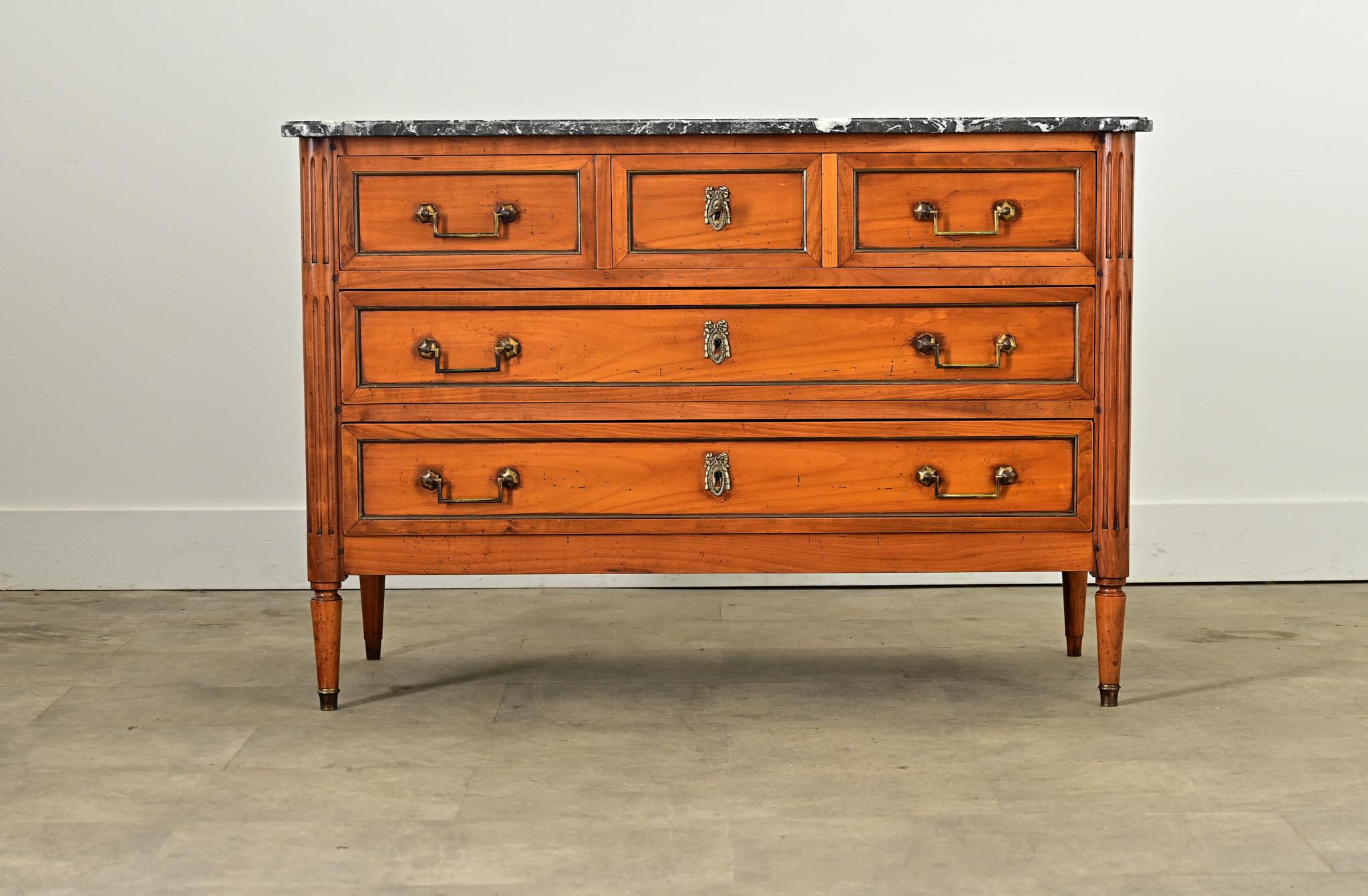 Francese Commode francese del XX secolo in stile Luigi XVI, in legno di frutto in vendita