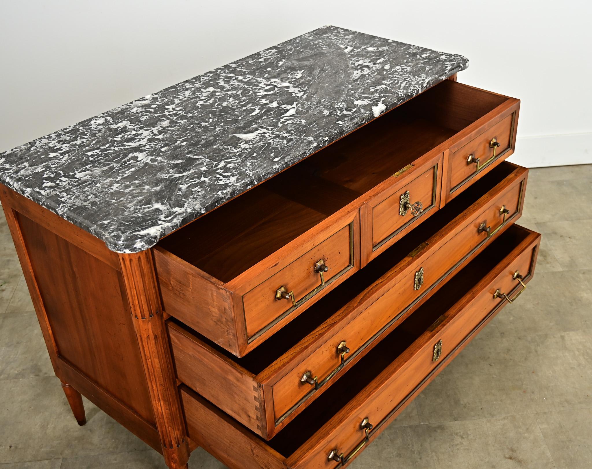 Commode francese del XX secolo in stile Luigi XVI, in legno di frutto in vendita 1