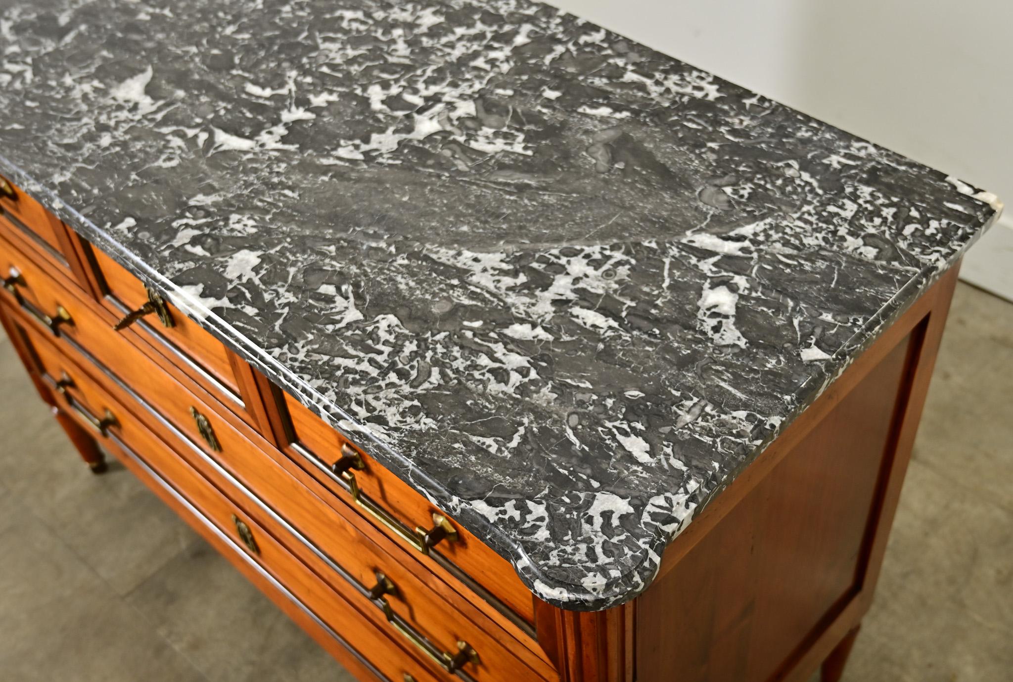 Commode francese del XX secolo in stile Luigi XVI, in legno di frutto in vendita 3