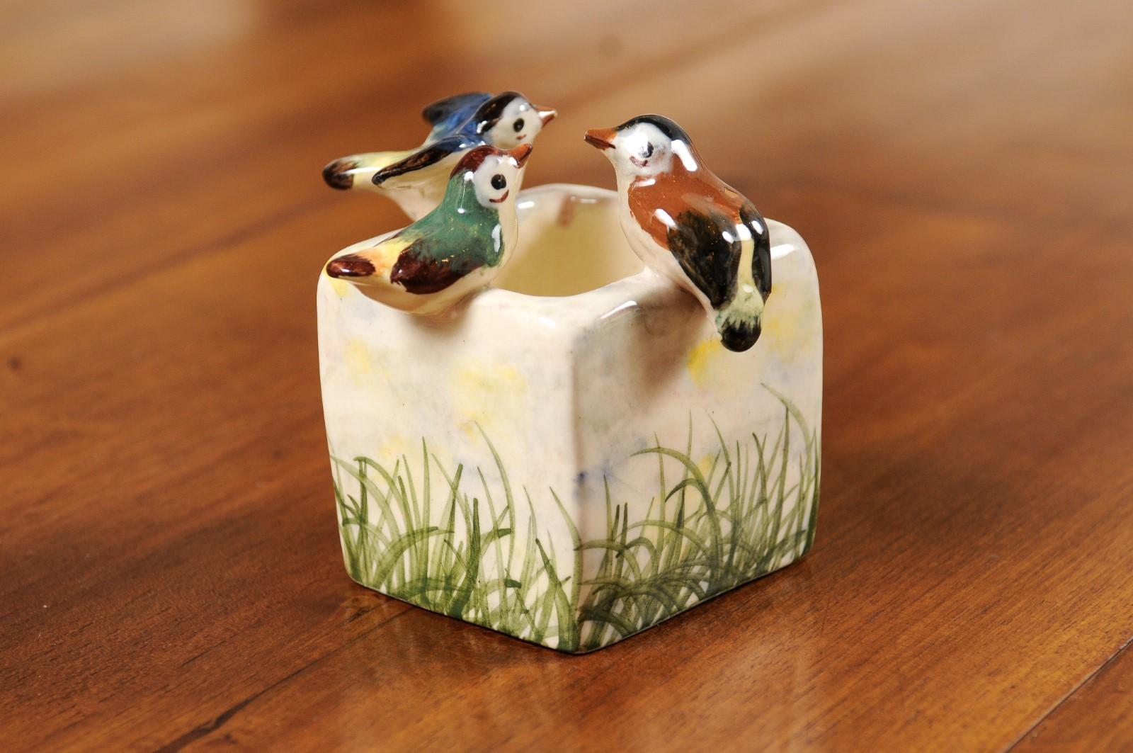 French 20th Century Majolica Decorative Container with Three Little Birds For Sale 4