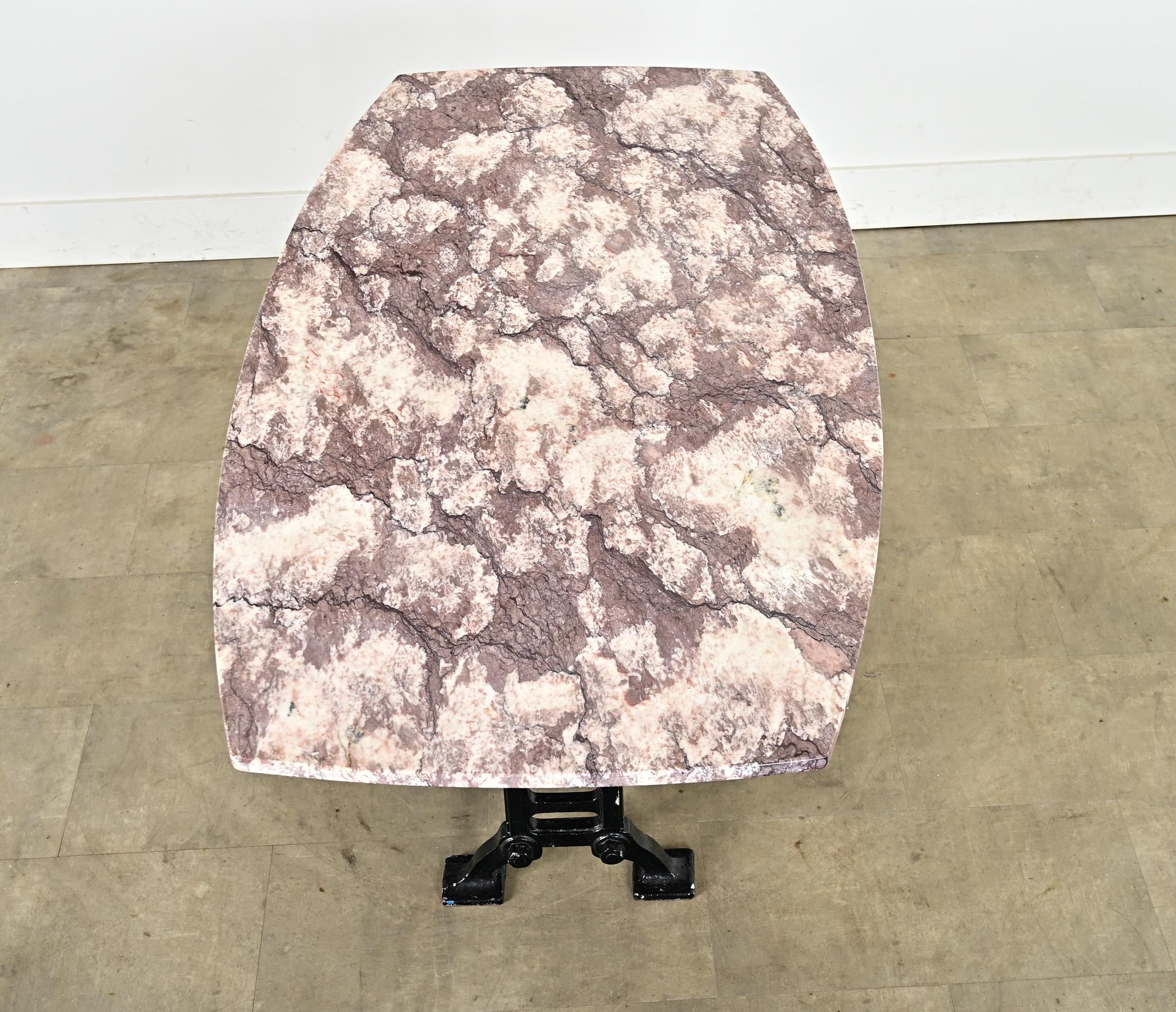 Table de bistrot française du 20e siècle à plateau de marbre en vente 2