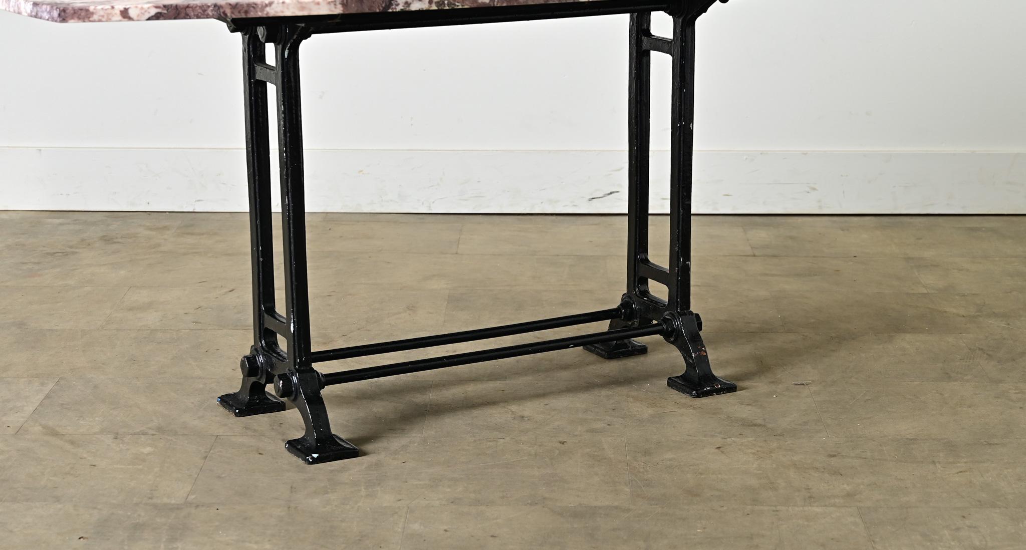 Table de bistrot française du 20e siècle à plateau de marbre en vente 4