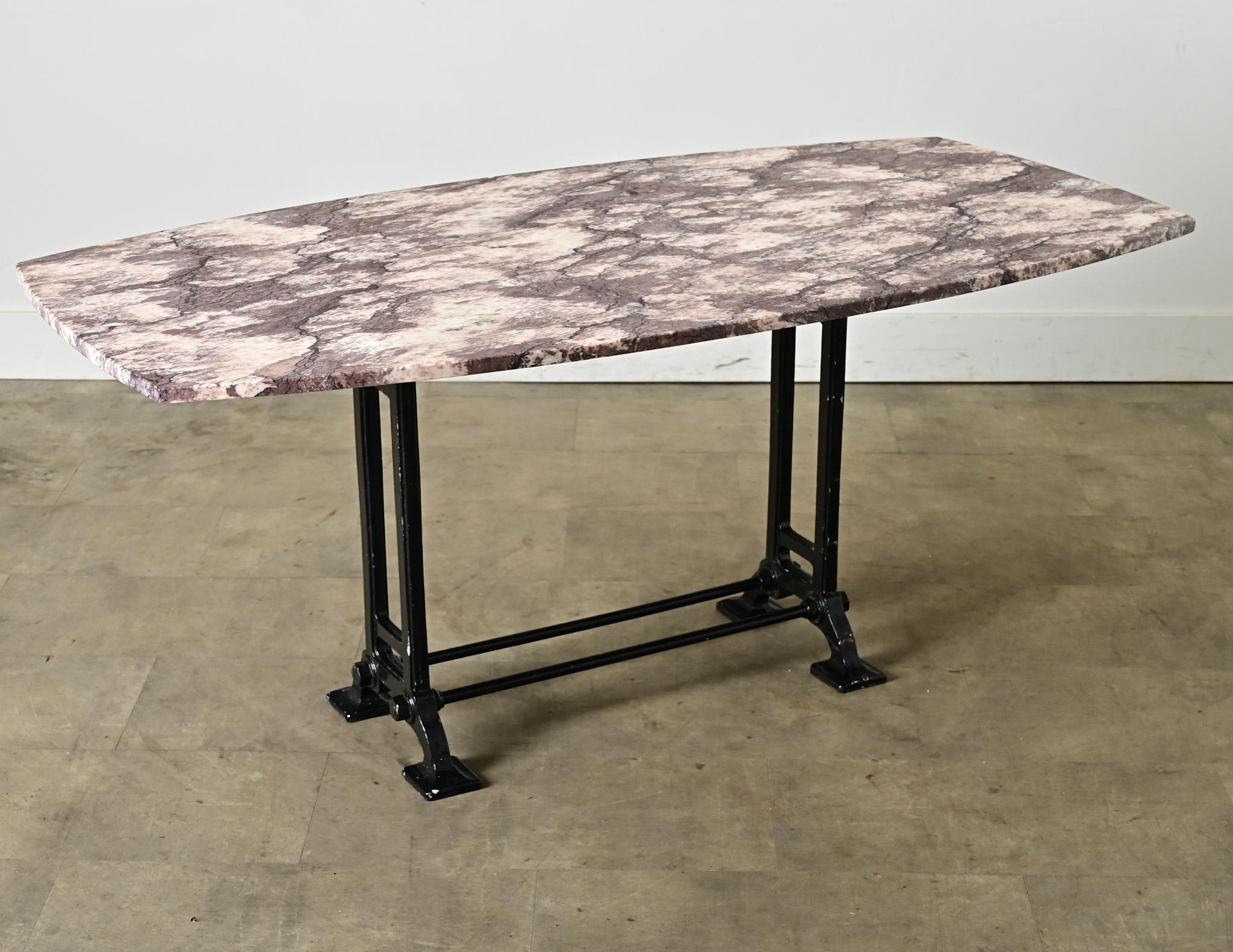 Table de bistrot française du 20e siècle à plateau de marbre en vente 5