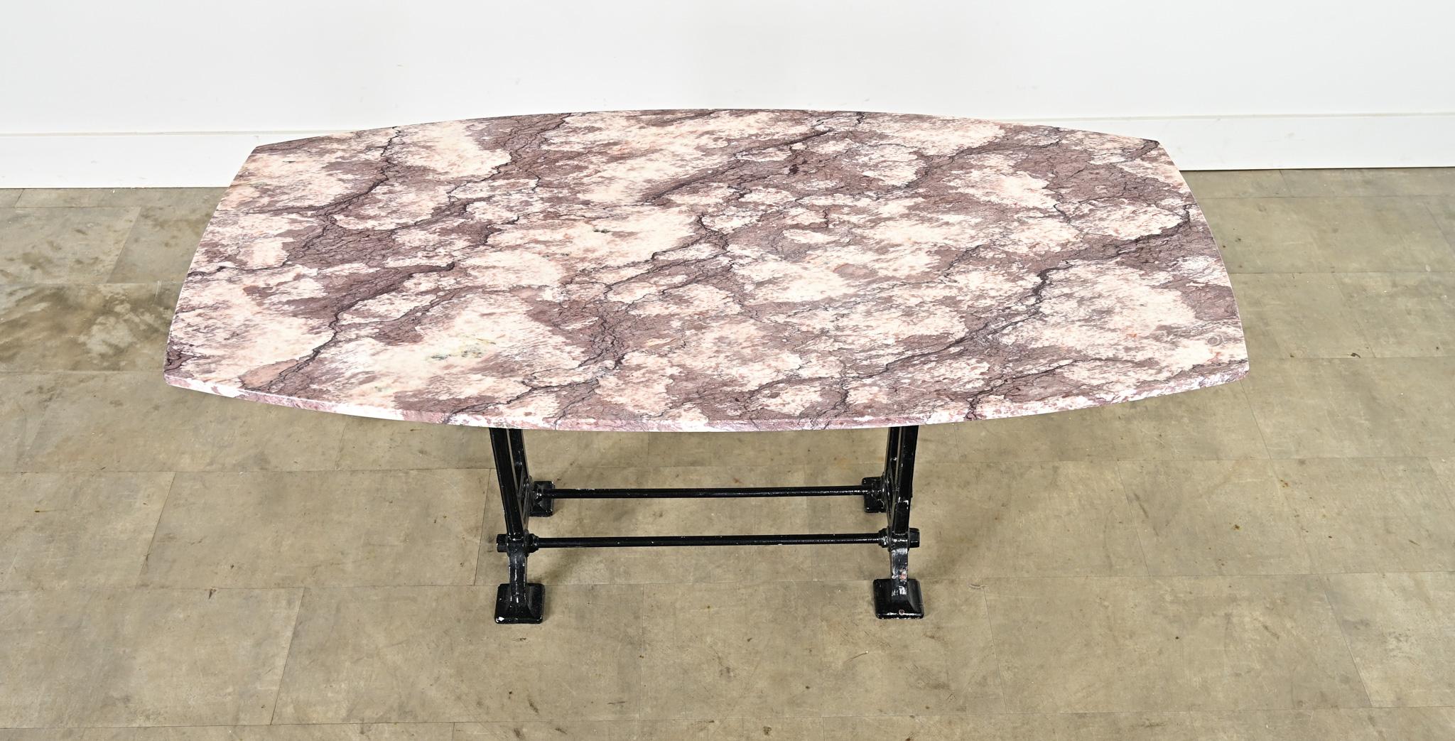 Moulage Table de bistrot française du 20e siècle à plateau de marbre en vente