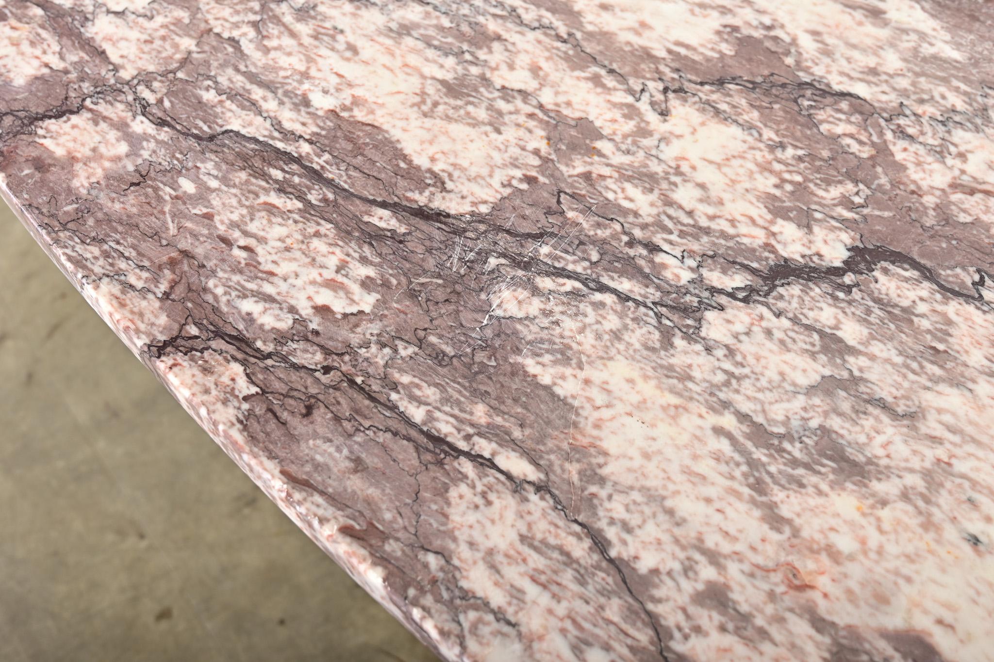 Table de bistrot française du 20e siècle à plateau de marbre Bon état - En vente à Baton Rouge, LA