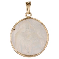 French 20th Century Mother-of-pearl 18K Yellow Gold Virgin and Child Medal