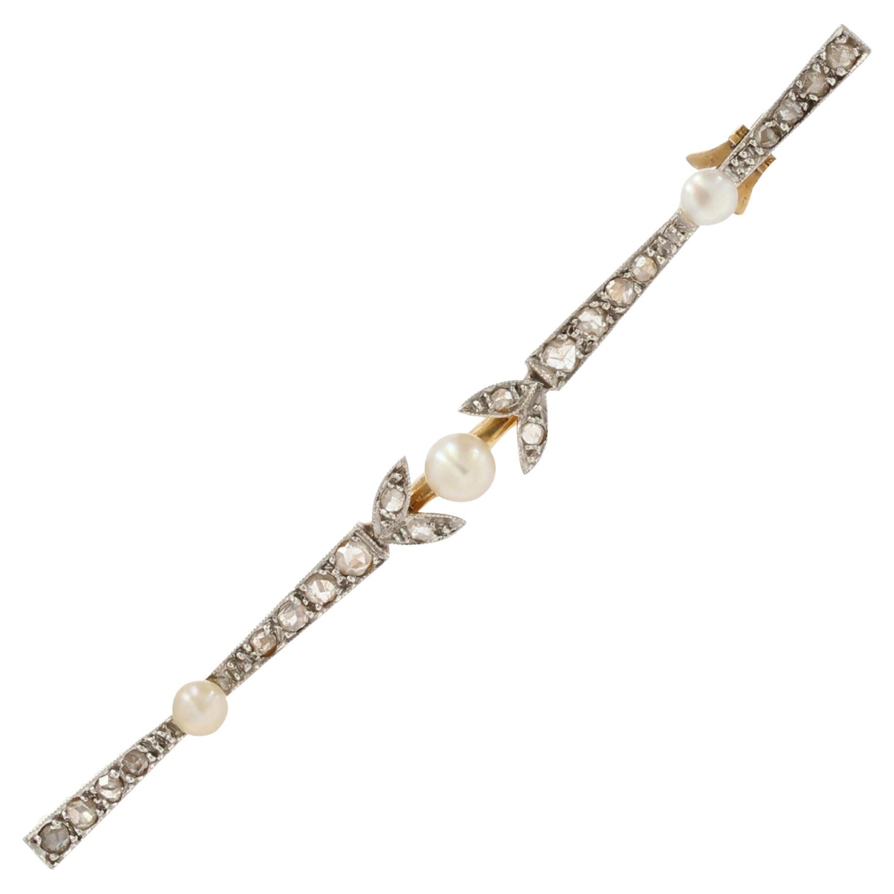 French 20th Century Natural Button Pearl Diamonds Brooch 18 Karat Yellow Gold en vente