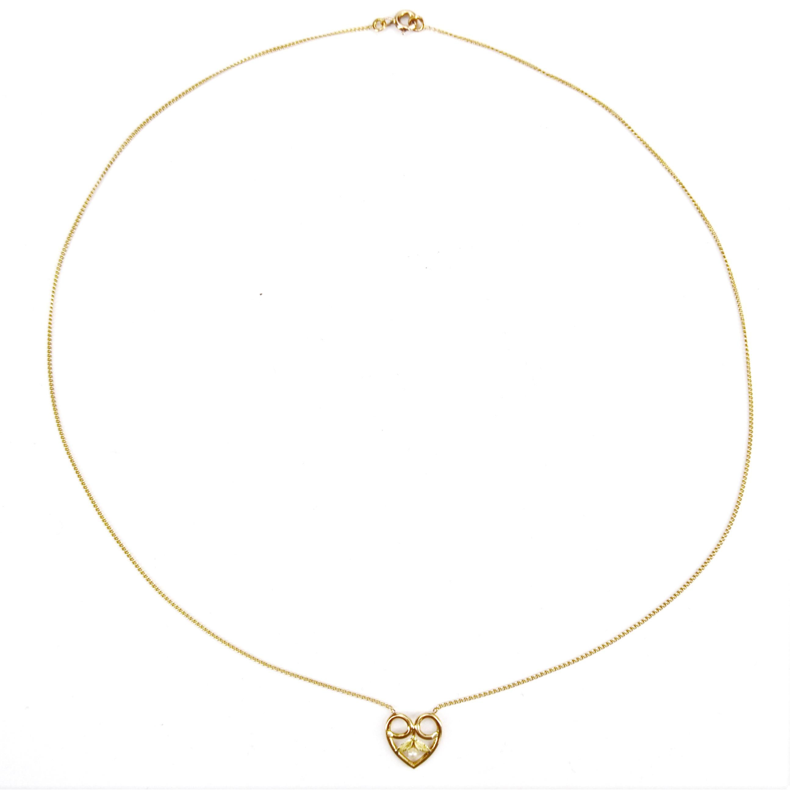 French, 20th Century Natural Pearl 18 Karat Yellow Gold Heart Shape Necklace For Sale 5