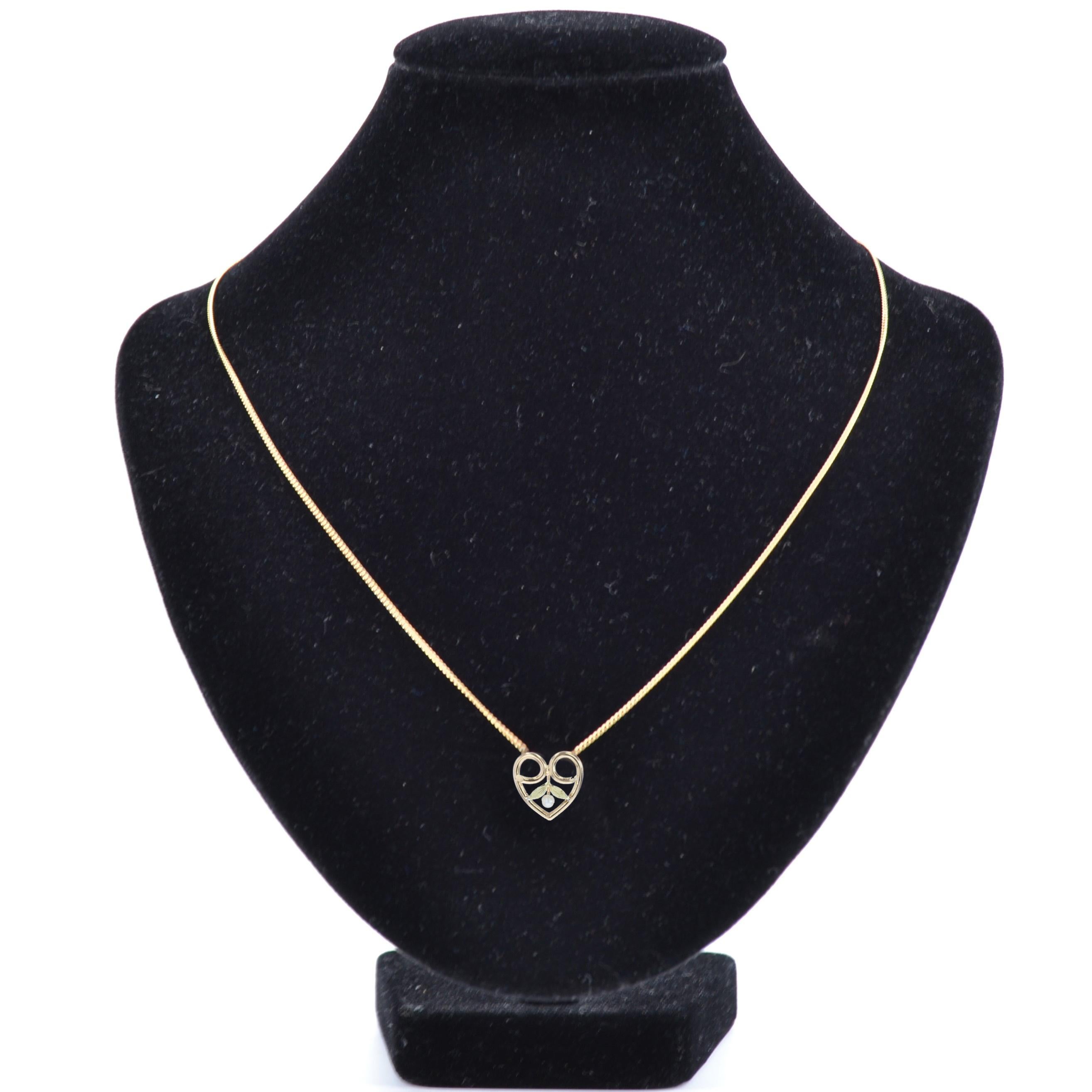 Belle Époque French, 20th Century Natural Pearl 18 Karat Yellow Gold Heart Shape Necklace For Sale