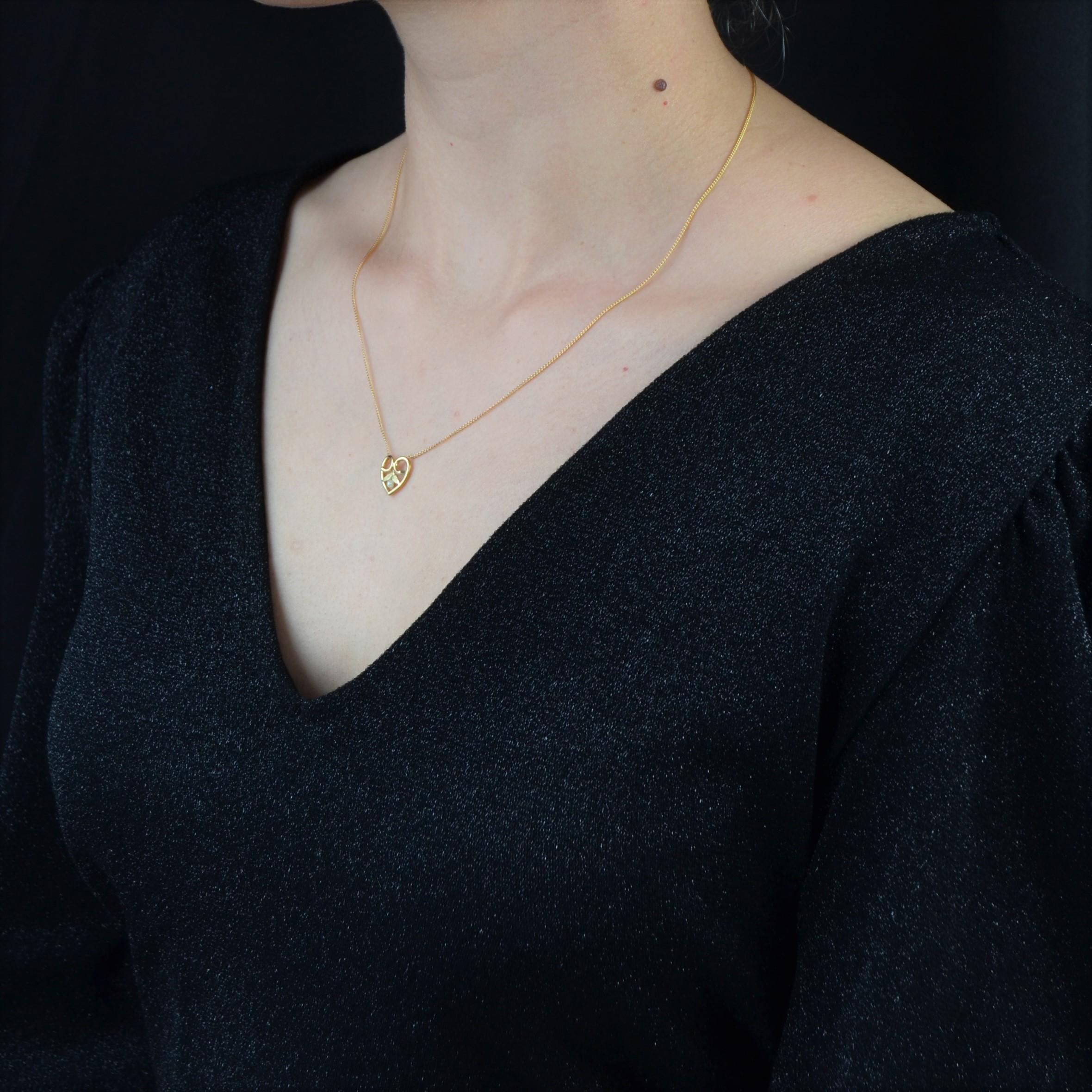 Women's French, 20th Century Natural Pearl 18 Karat Yellow Gold Heart Shape Necklace For Sale