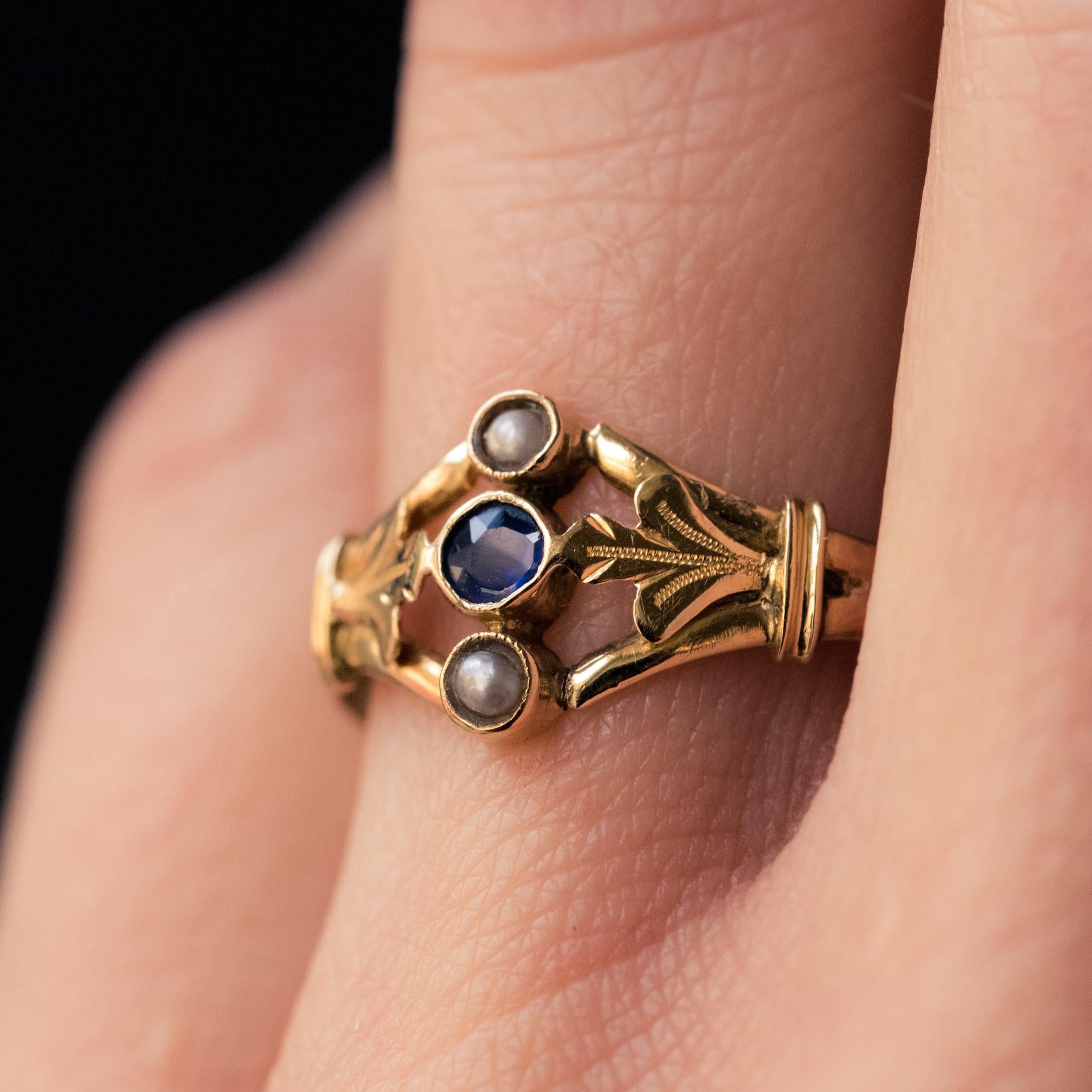 French 20th Century Natural Pearls Sapphire 18 Karat Yellow Gold Ring In Good Condition In Poitiers, FR