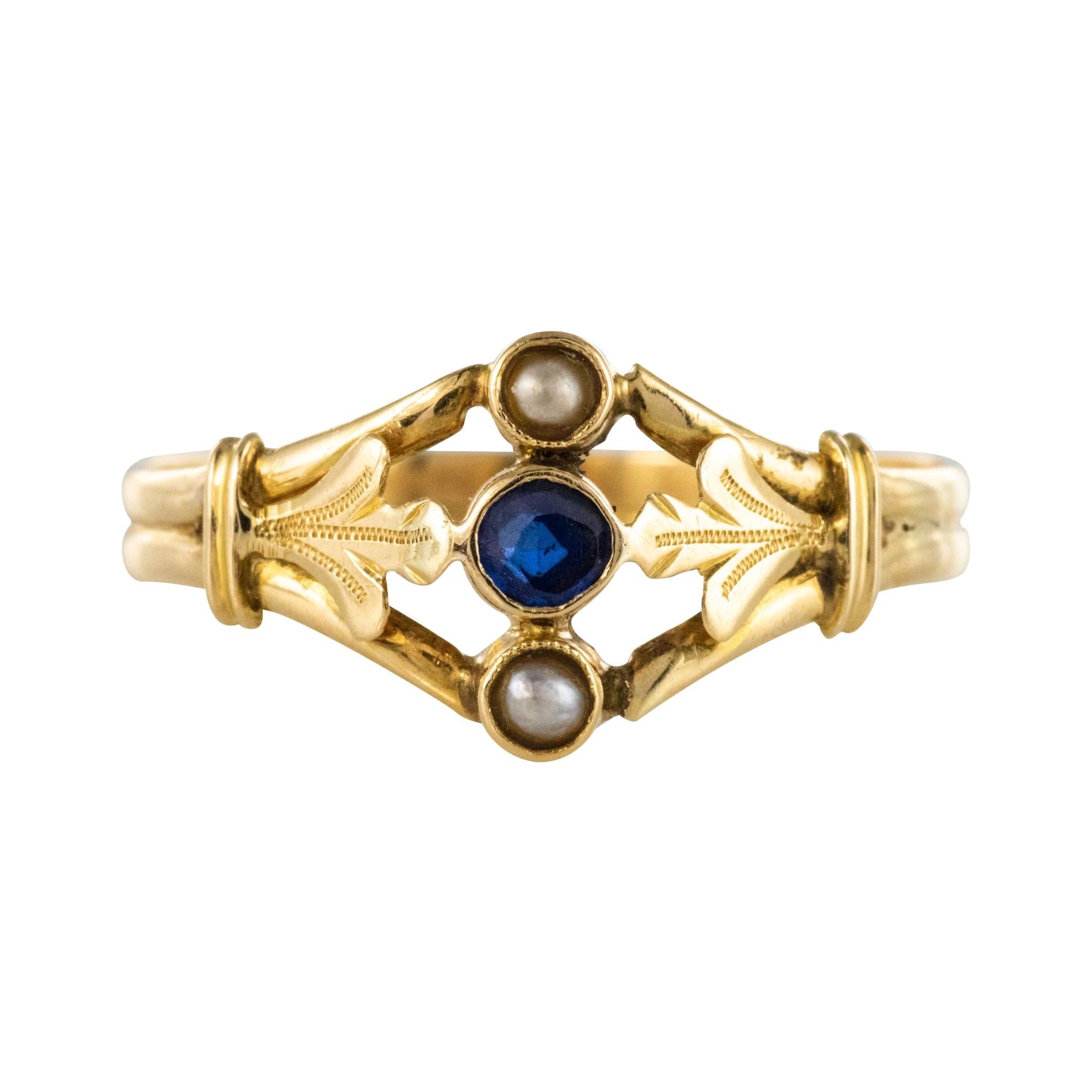 French 20th Century Natural Pearls Sapphire 18 Karat Yellow Gold Ring