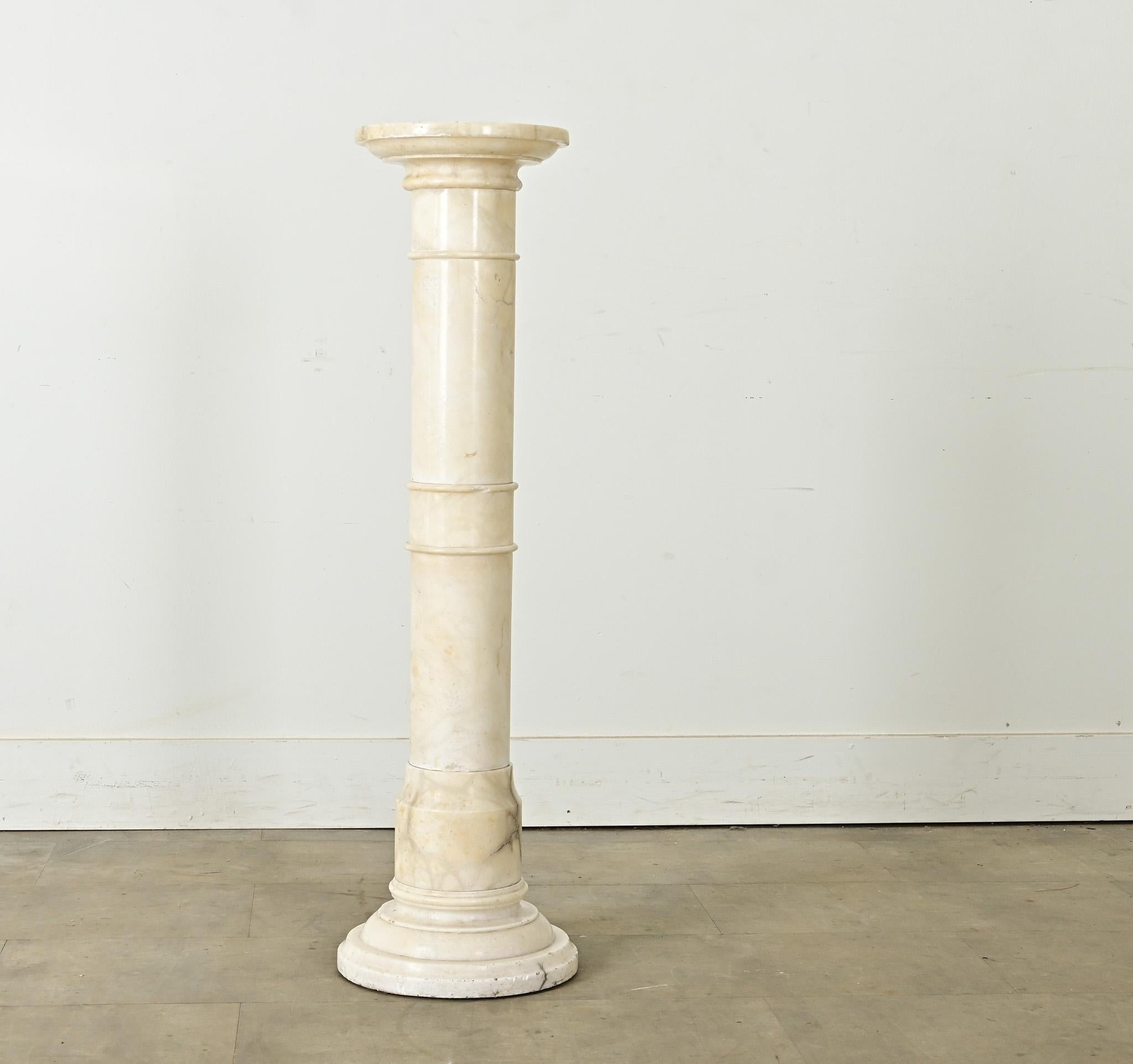 The Pedestal en albâtre néoclassique français du 20e siècle en vente 3