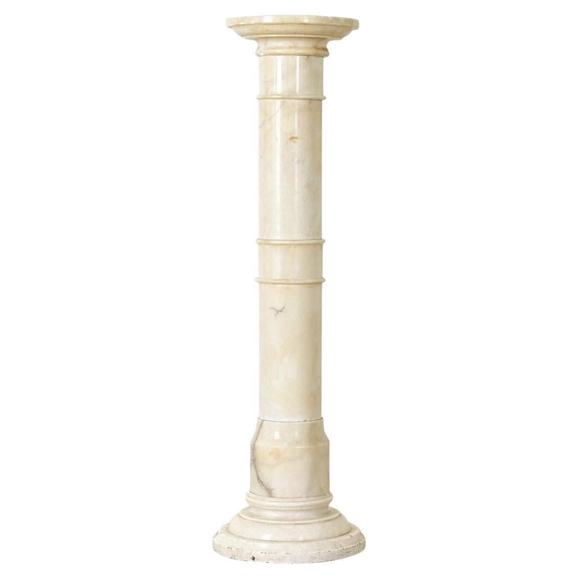 The Pedestal en albâtre néoclassique français du 20e siècle en vente