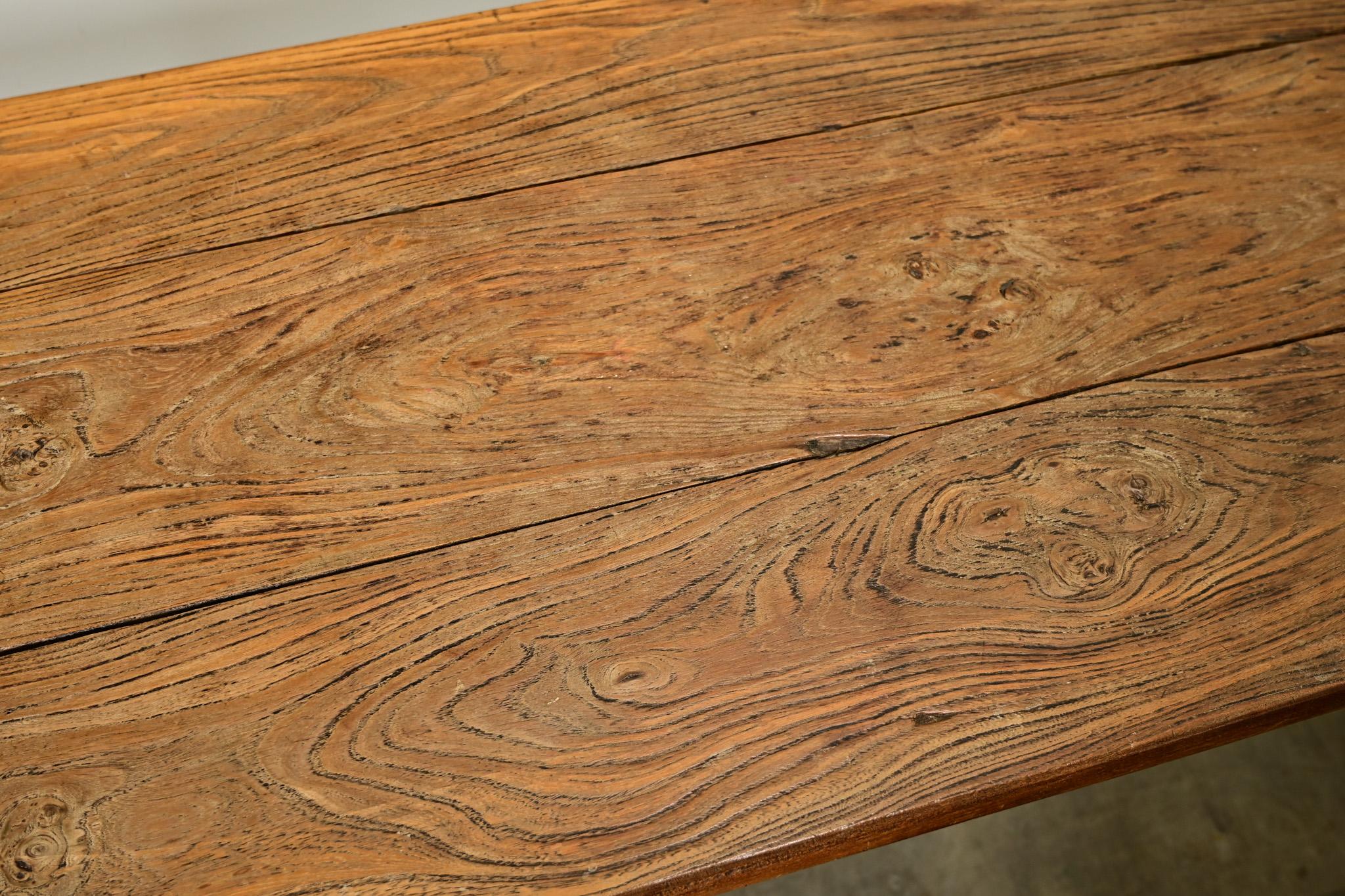 Mesa bistro larga francesa de roble y hierro del siglo XX en venta 2