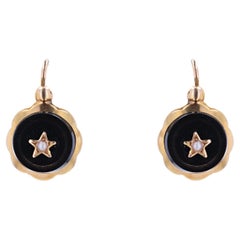 Boucles d'oreilles françaises du 20e siècle en or jaune 18 carats, perles d'onyx et levier.