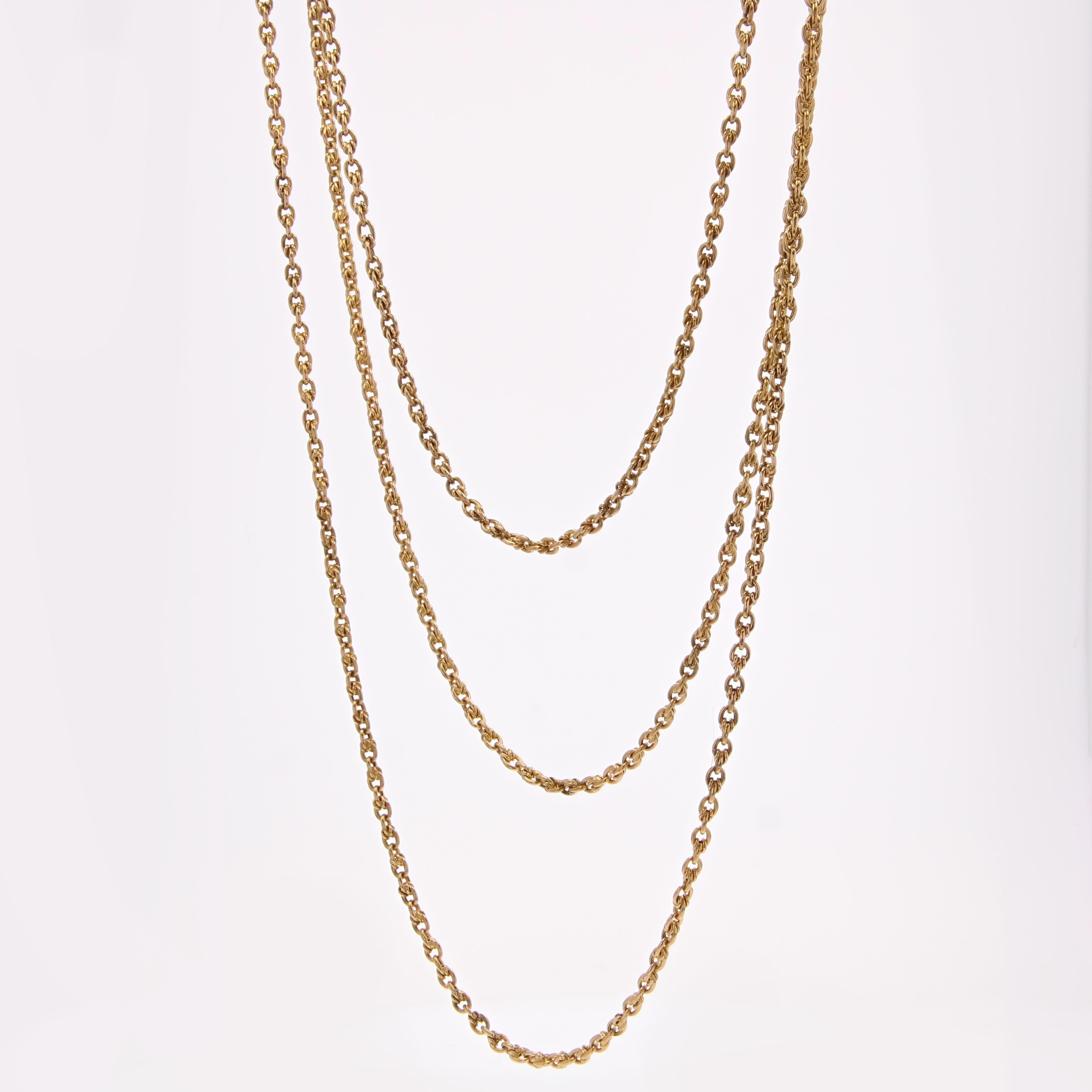 Französisch 20. Jahrhundert Oval Mesh 18 Karat Gelbgold lange Halskette im Angebot 1