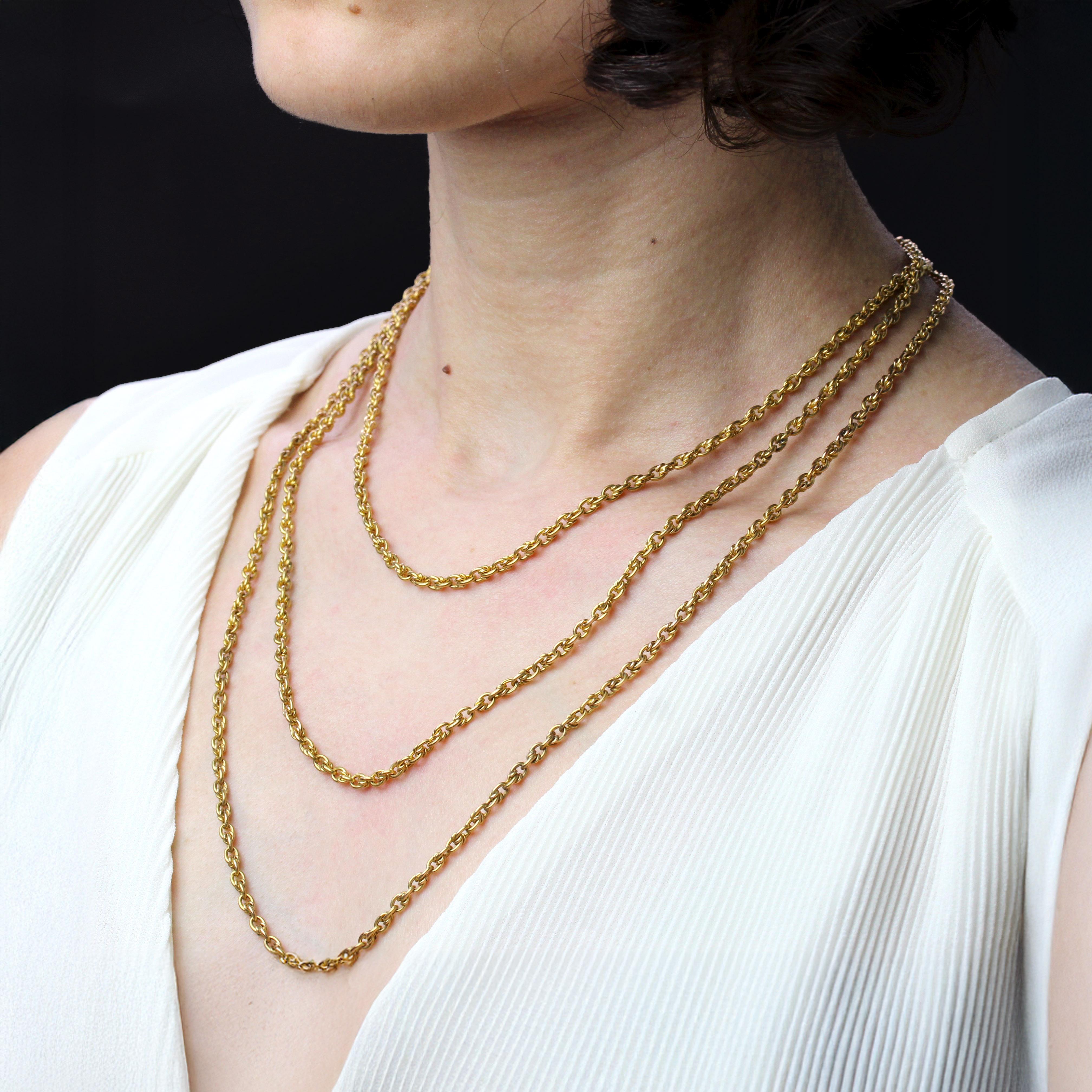 Französisch 20. Jahrhundert Oval Mesh 18 Karat Gelbgold lange Halskette im Angebot 2