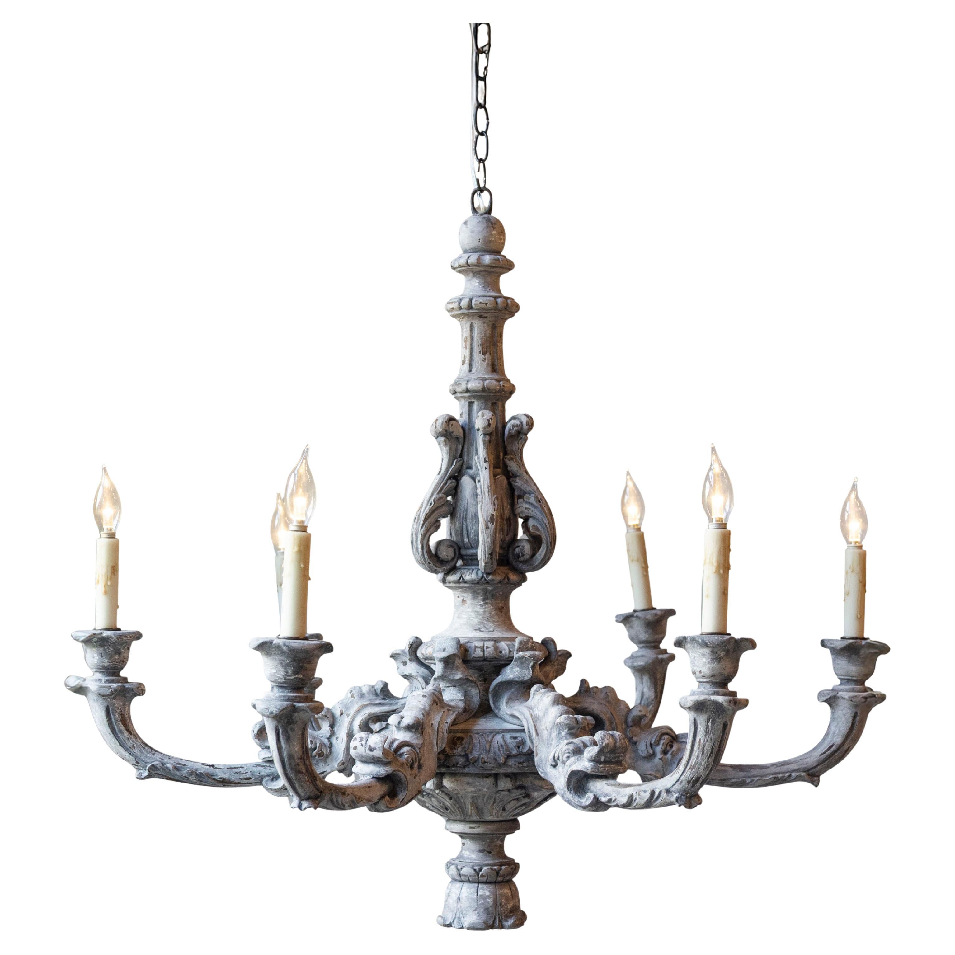 Lampadario in legno dipinto e intagliato francese del XX secolo
